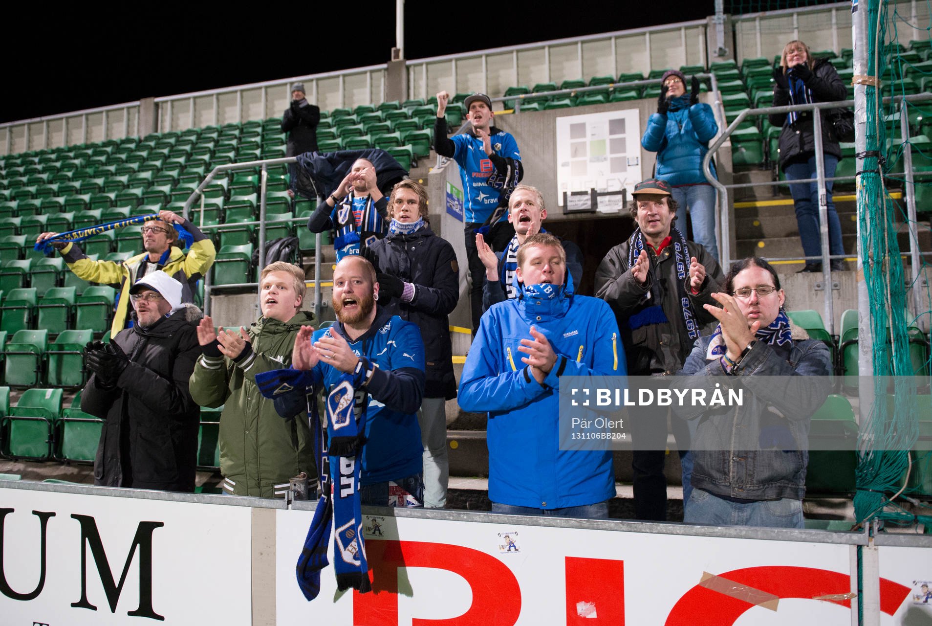 Halmstads supportrarna jublar