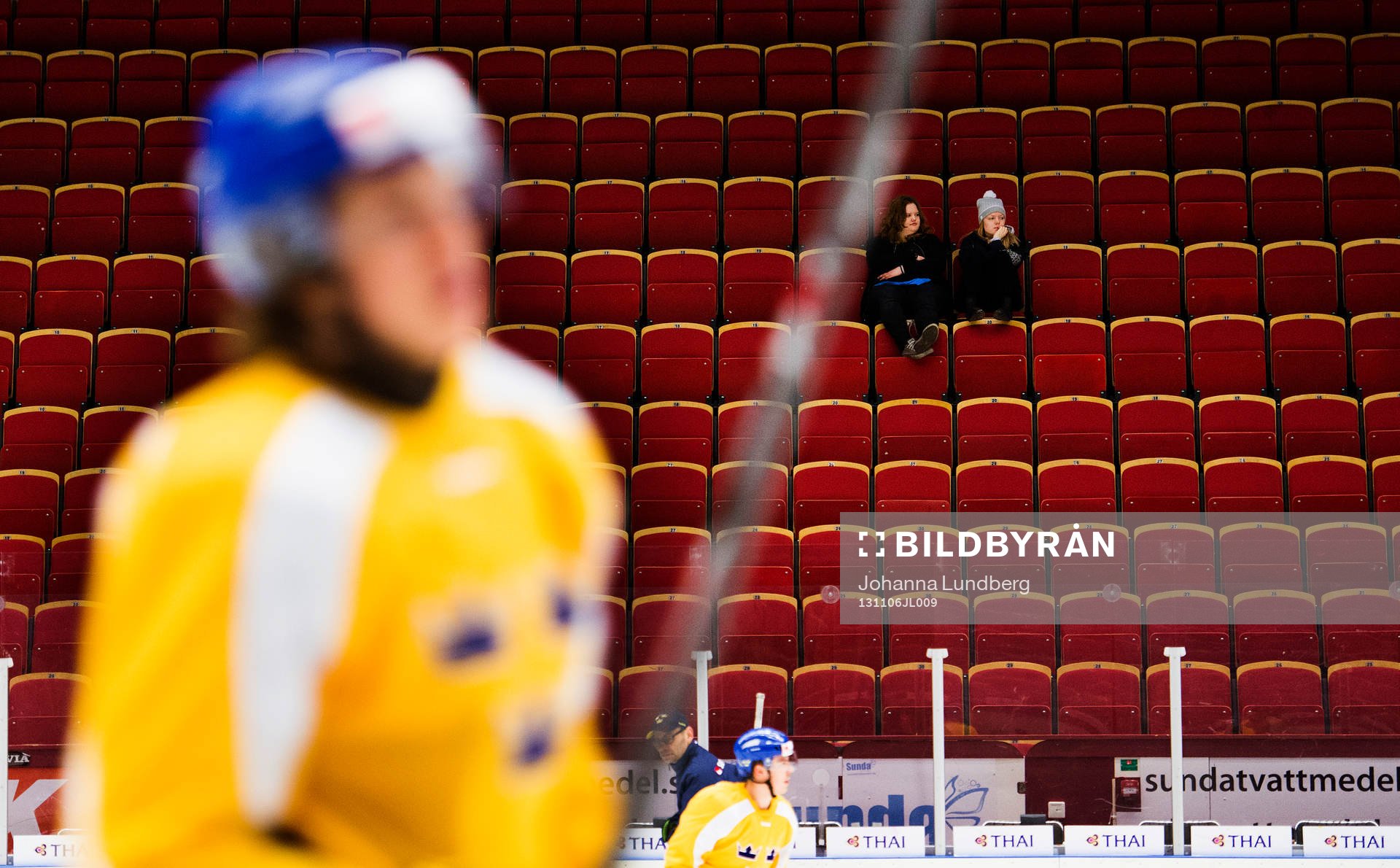 Öppen träning och några få besökare dyker upp