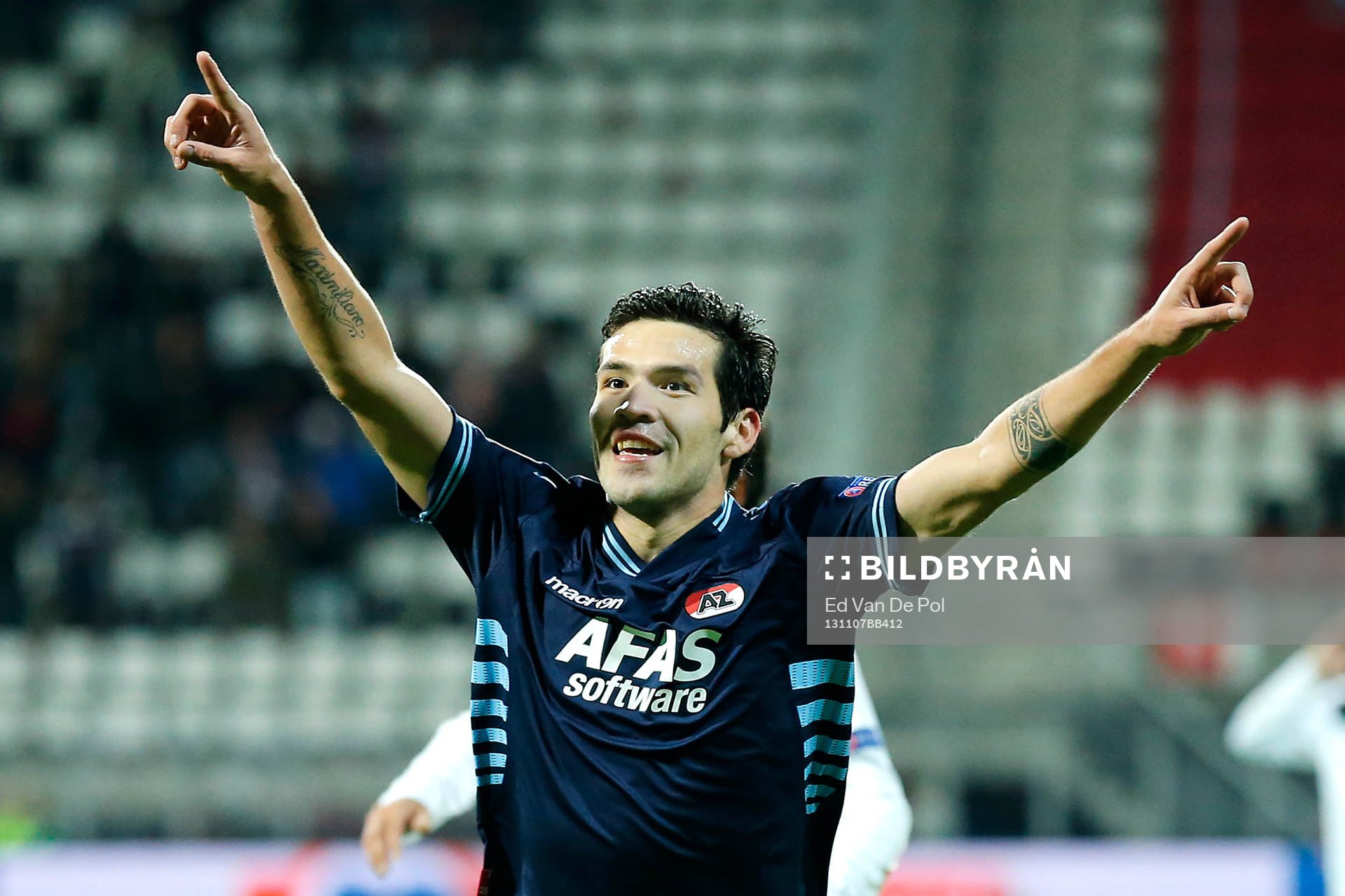 ALKMAAR - 07-11-2013 - Europa League, AZ - FC Shakhter Karagandy, AFAS Stadion, AZ speler Celso Ortiz (m) juicht nadat hij de 1-0 heeft gescoord, juichen.