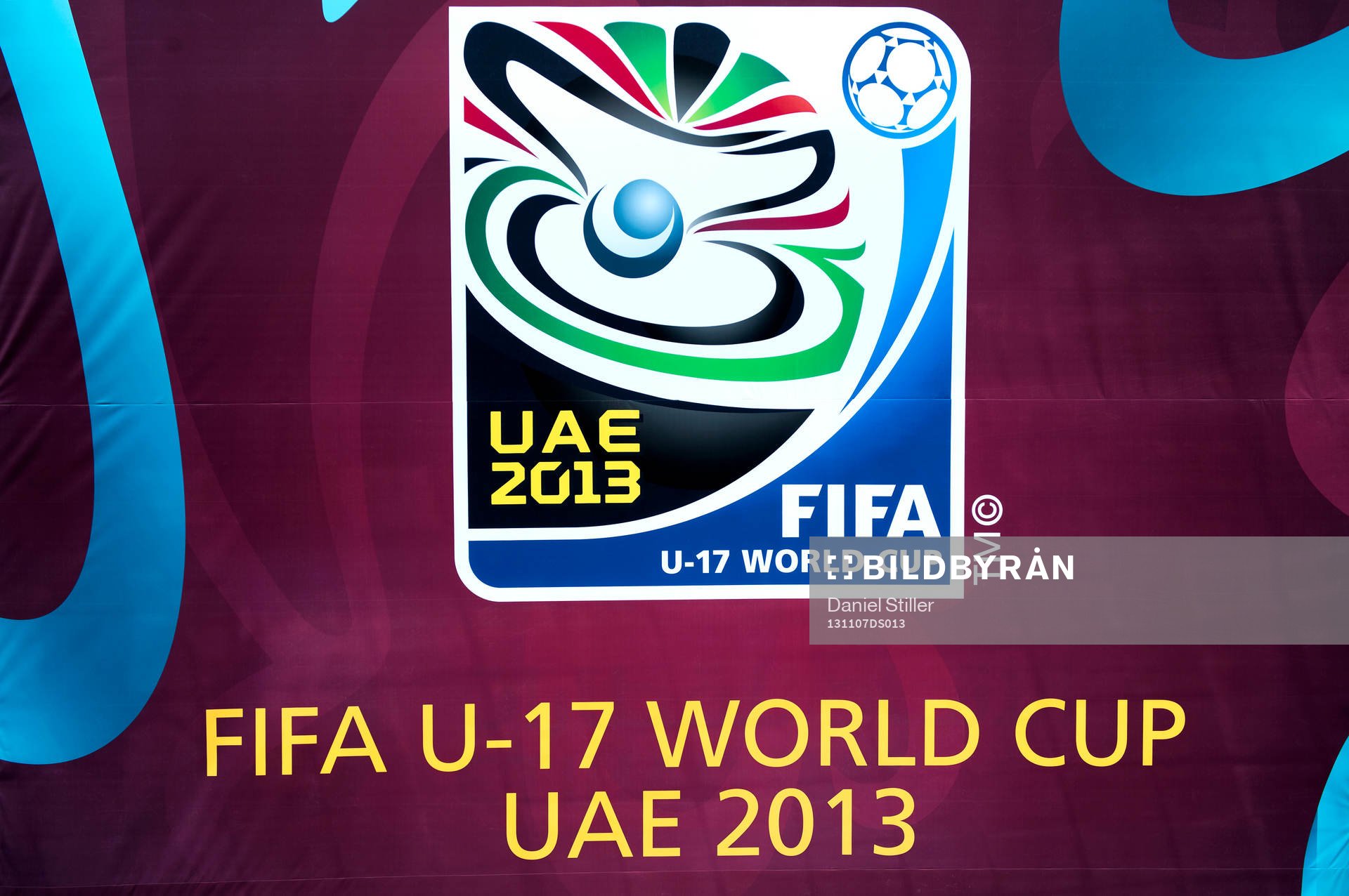 Flagga med logotypen för Fifa U-17 World Cup UAE 2013