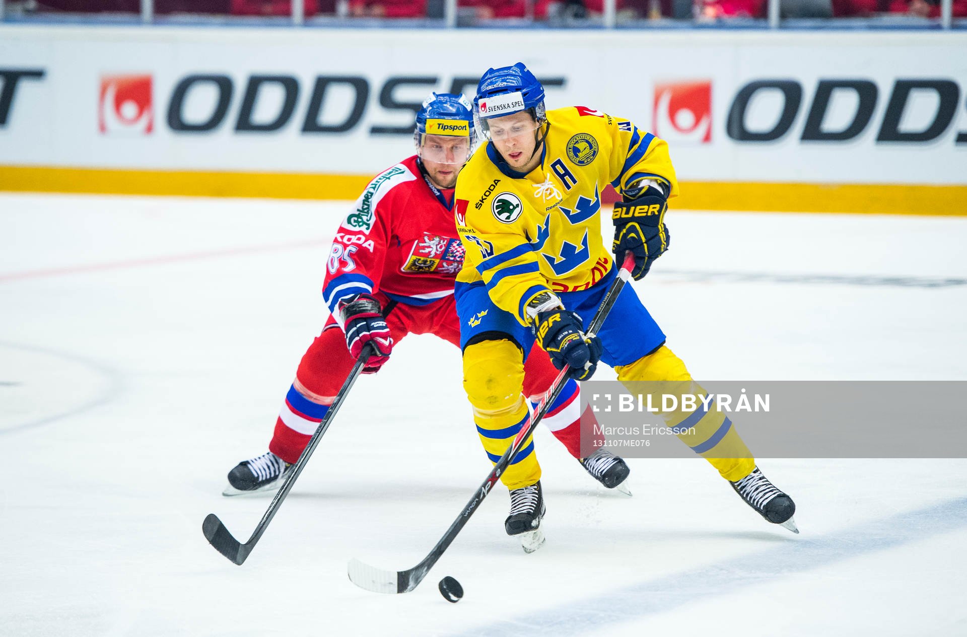 Sveriges Elias Fälth med Tjeckiens Petr Vrana bakom sig