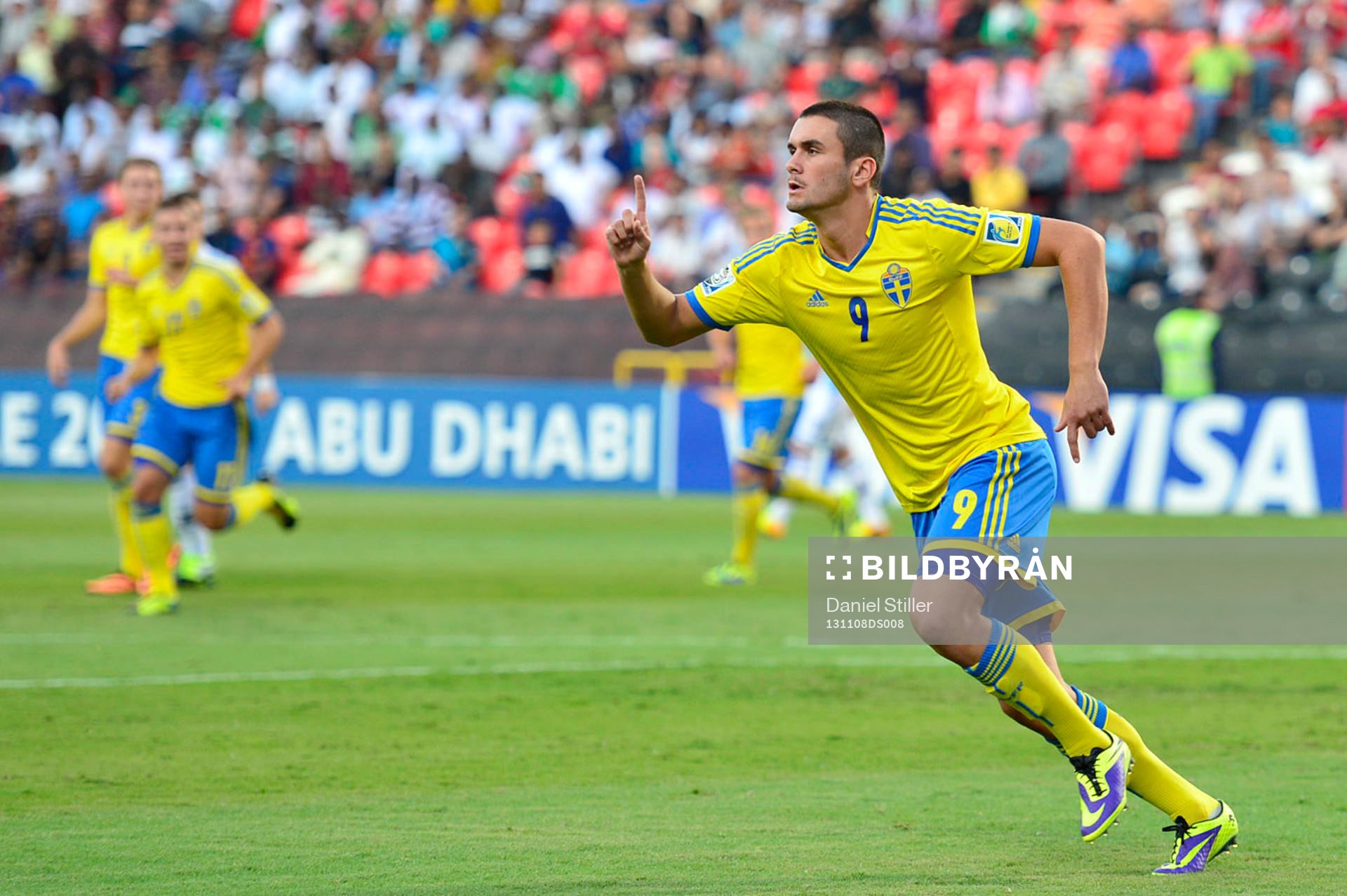 Sveriges Valmir Berisha jublar