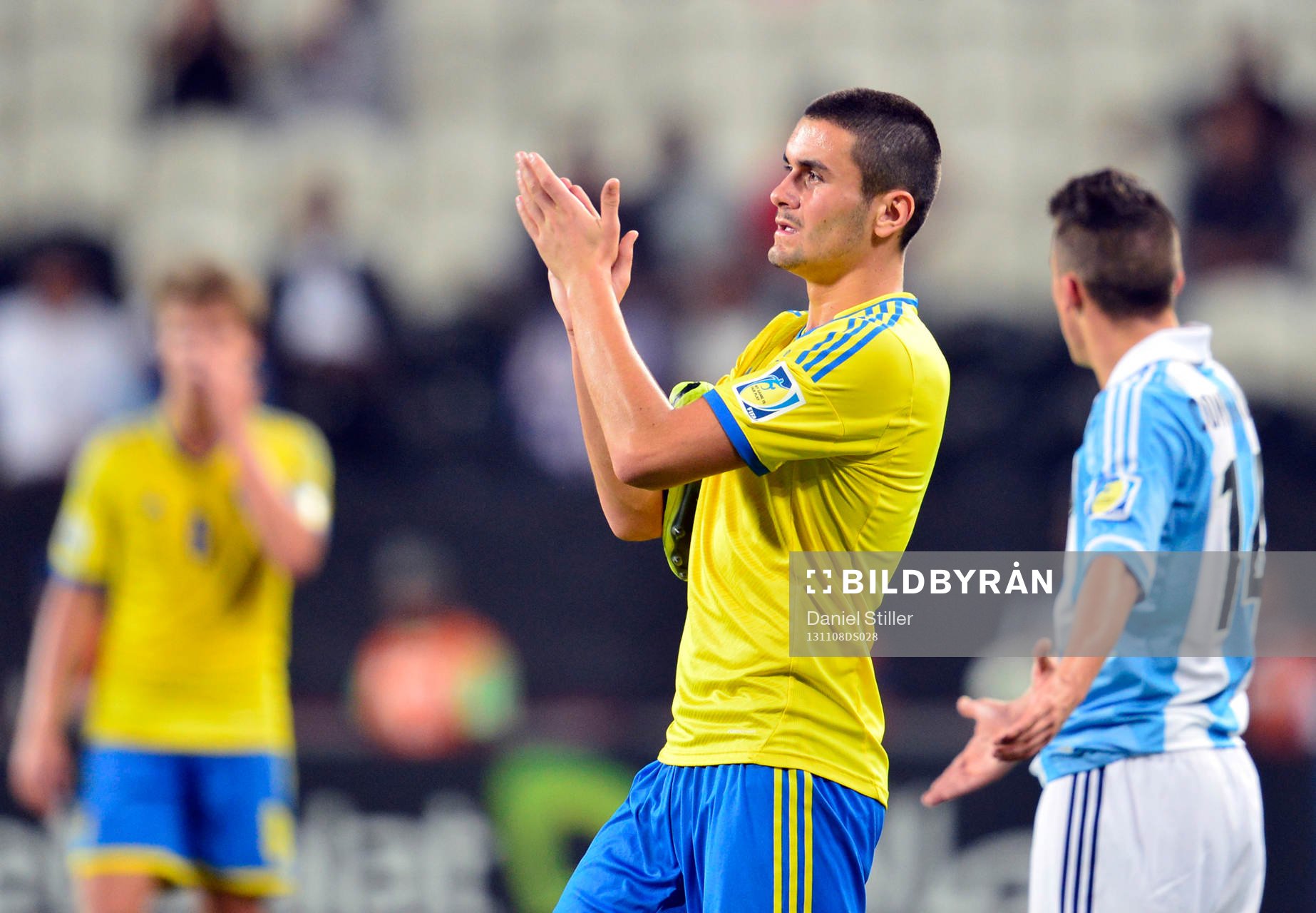 Sveriges Valmir Berisha byts ut under bronsmatchen i U17-VM mellan Sverige och Argentina den 8 november 2013 i Abu Dhabi, Förenade Arabemiraten.