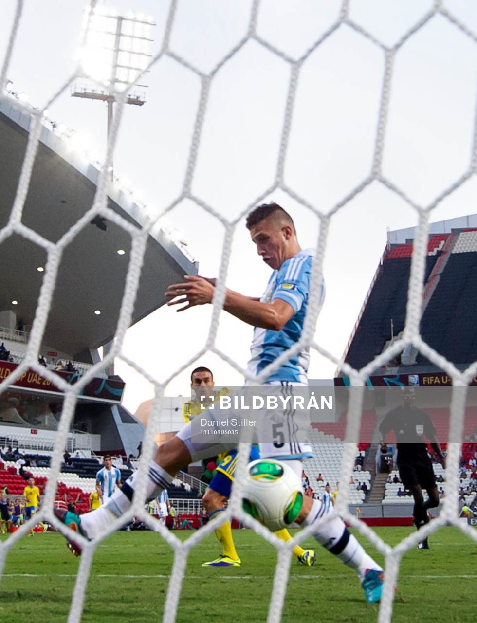 Sveriges Valmir Berisha gör 3-0 mellan benen på