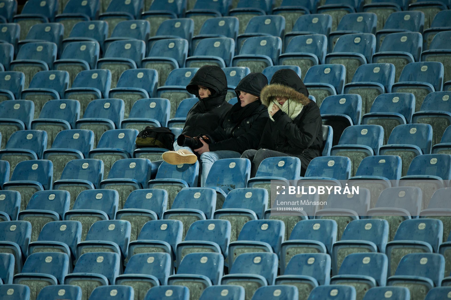 Kallt på Malmö Stadion i åttondelsfinalen i  Womens