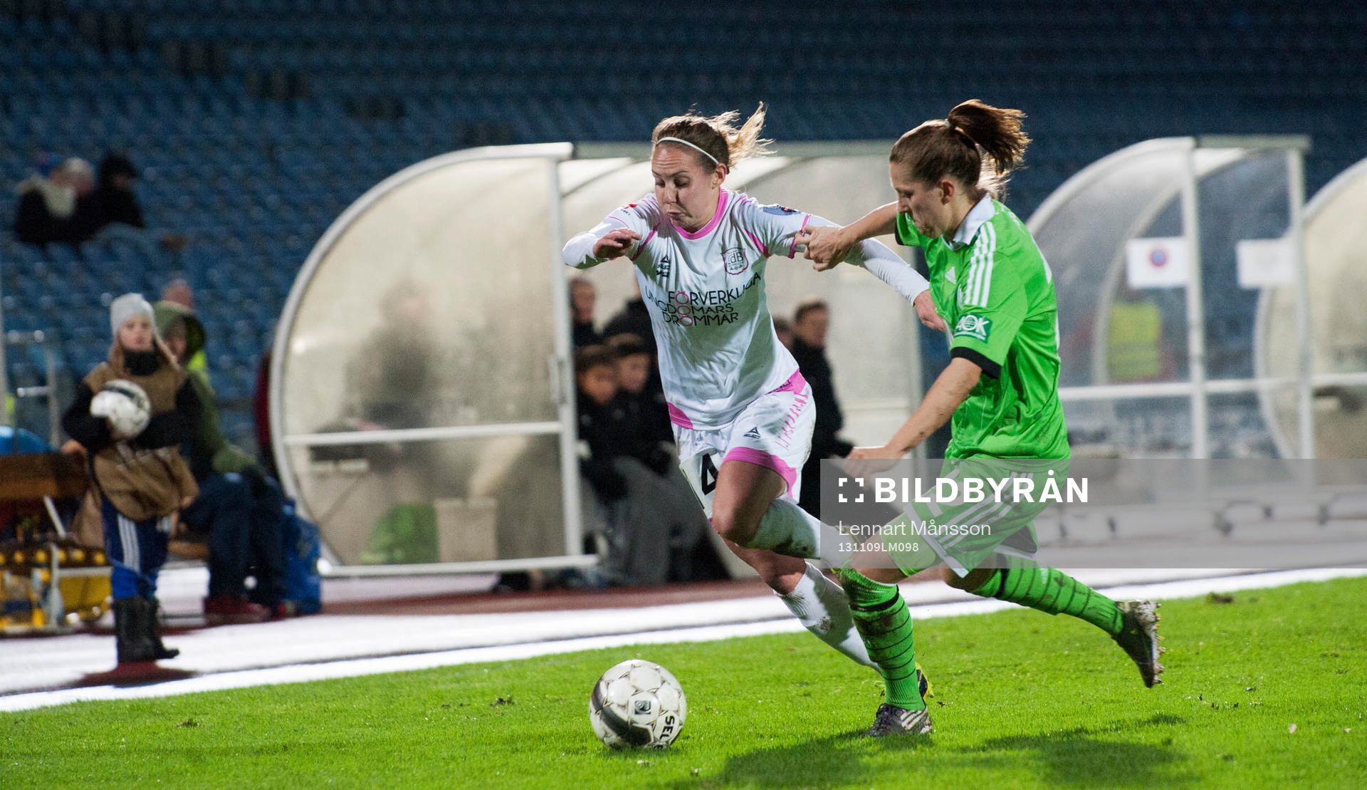Malmös Manon Melis och Wolfsburgs Verena Faisst i