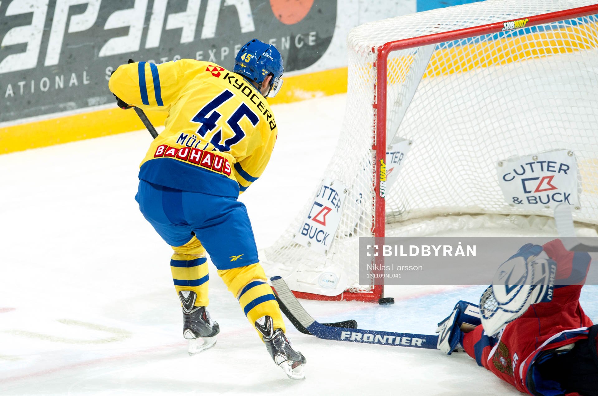 Sveriges Oscar Möller gör mål