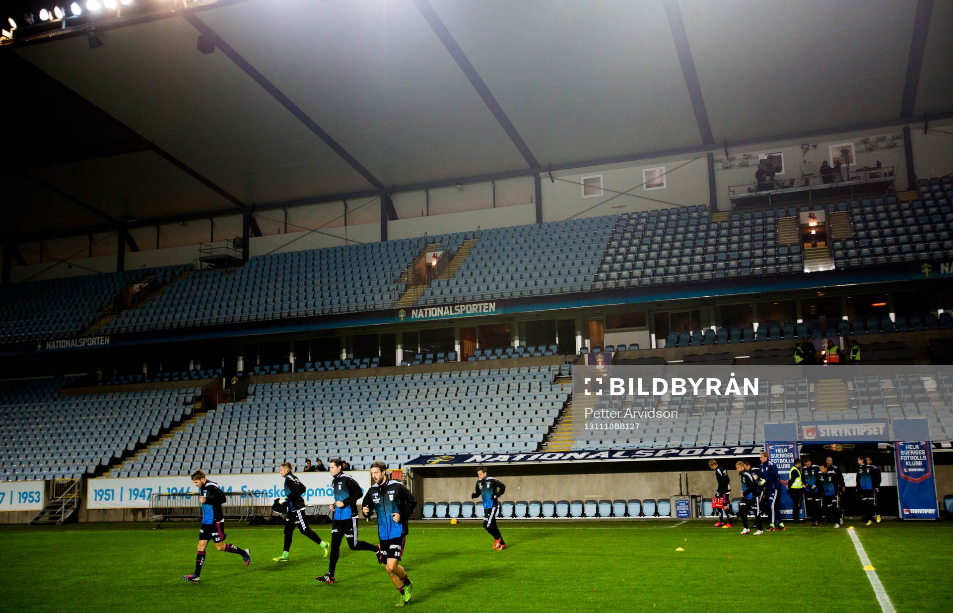 IFK Göteborgs spelare springer ut på planen för att
