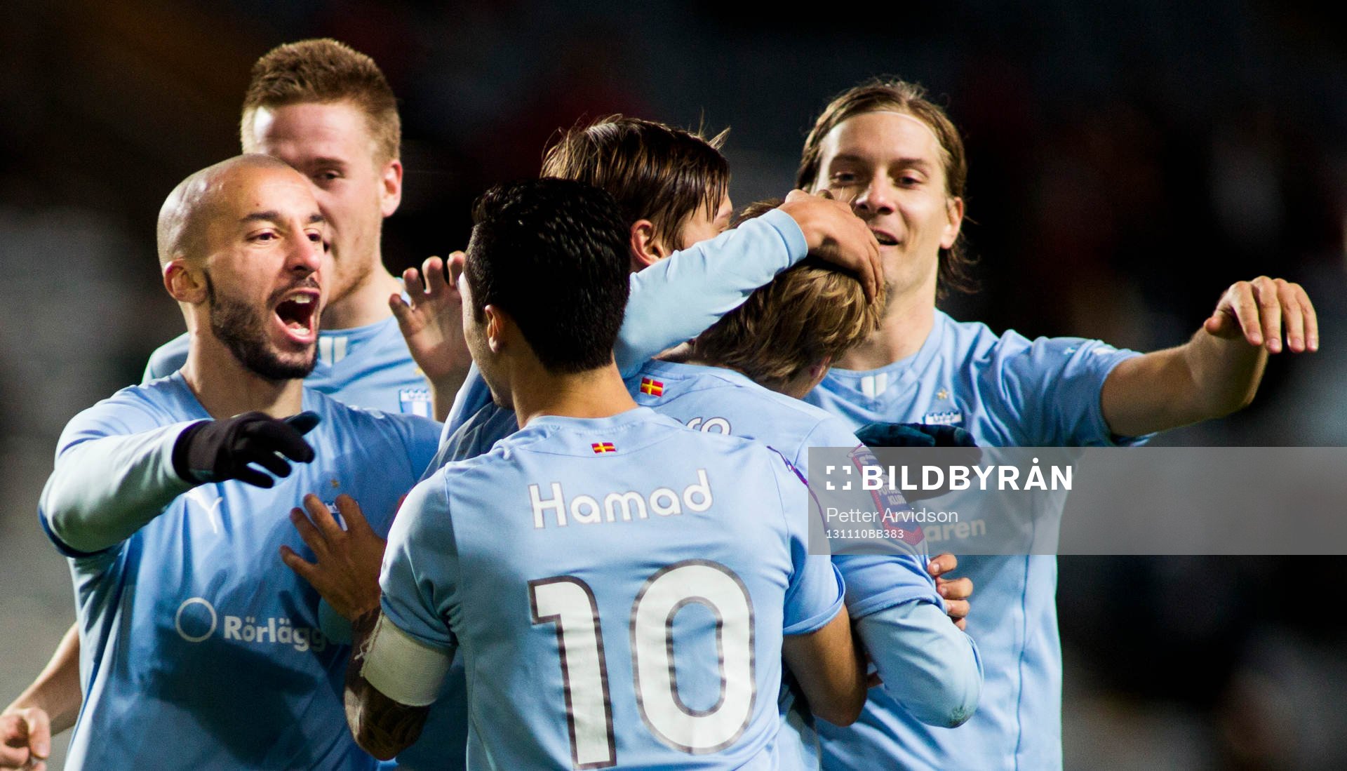 Malmös Emil Forsberg för 2-1 och jublar med laget