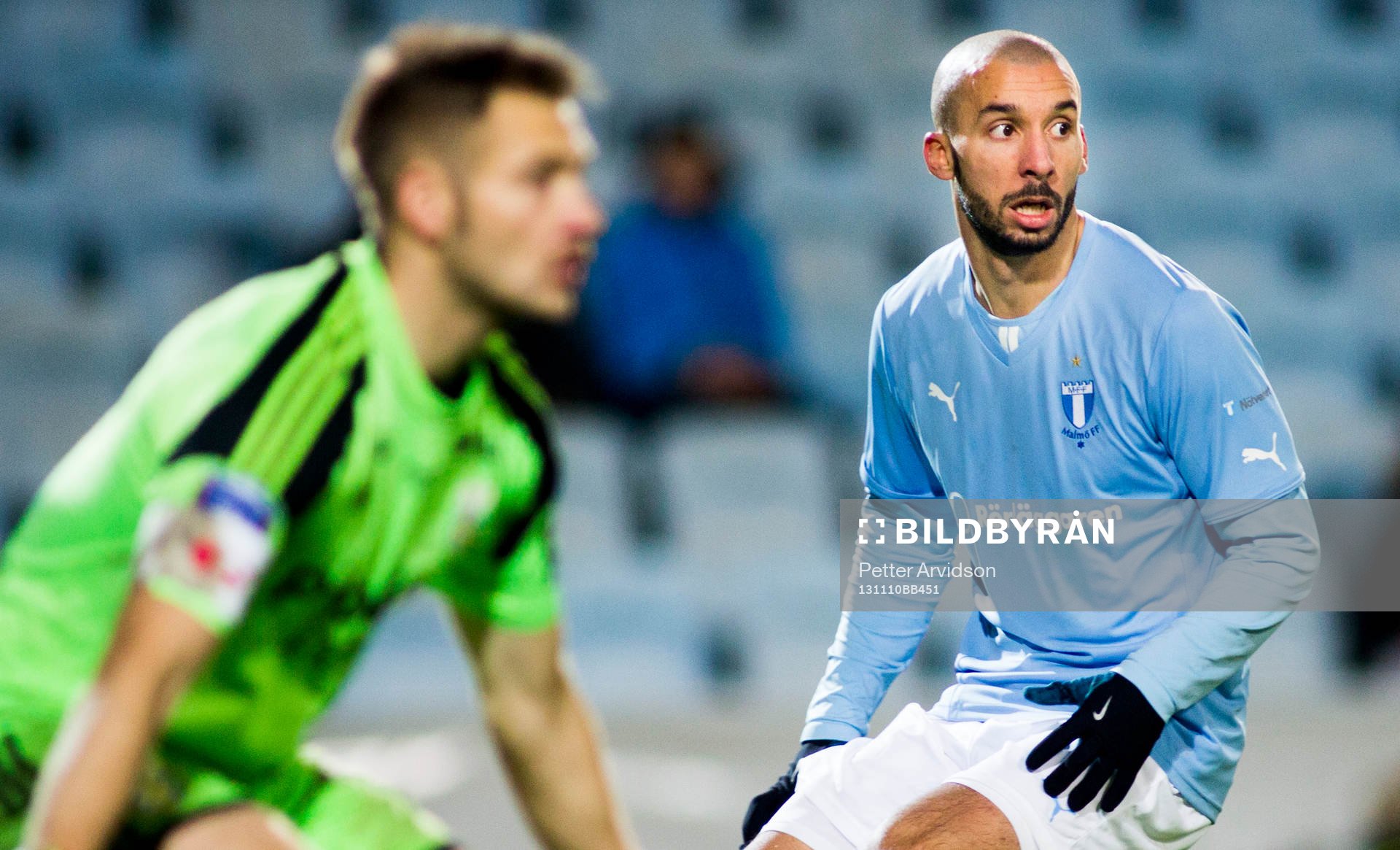 IFK Göteborgs målvakt John Alvbåge och Malmös Guillermo