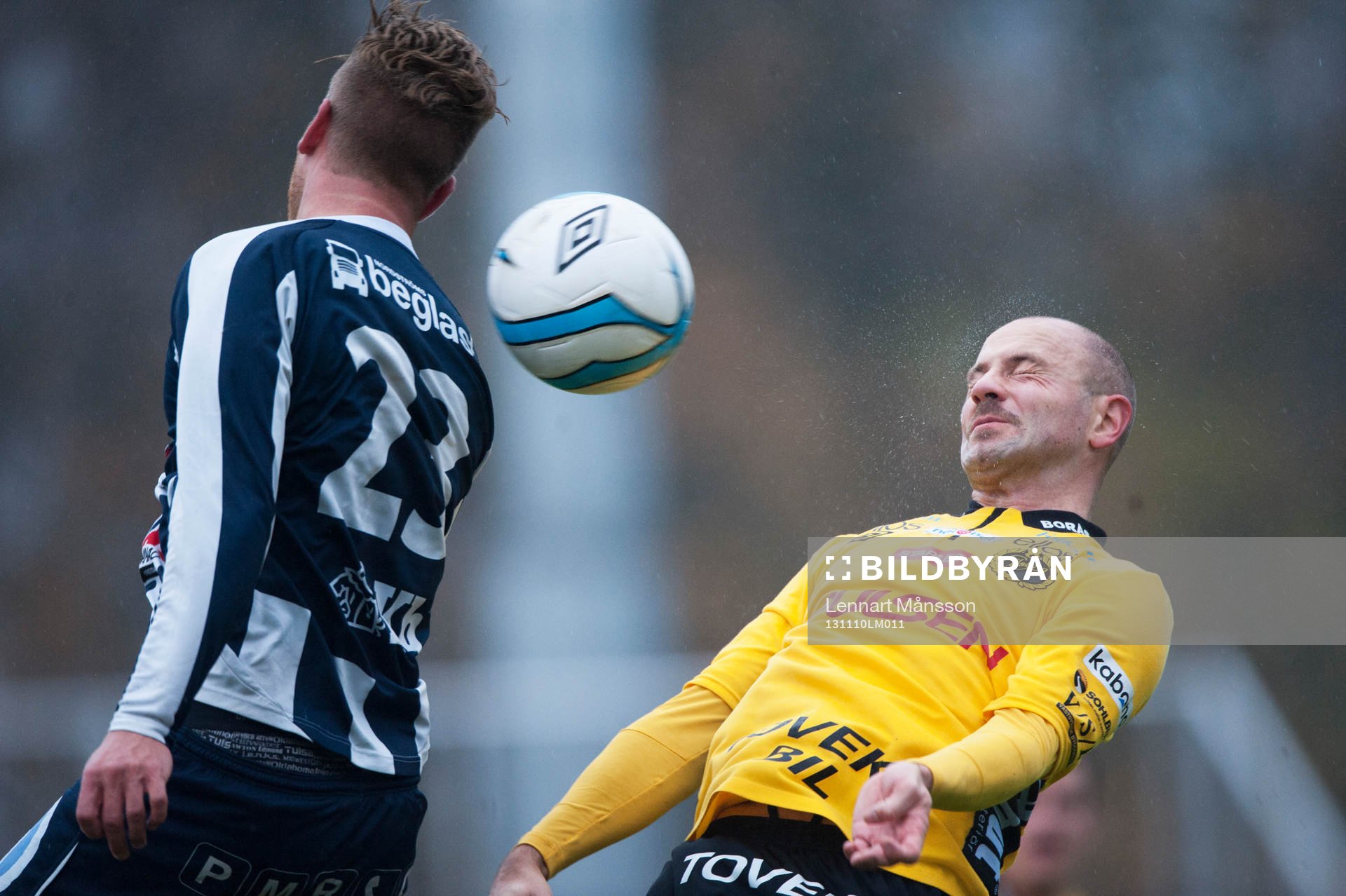 Elfsborgs Stefan Larsson nickduellerar mot Kristianstads