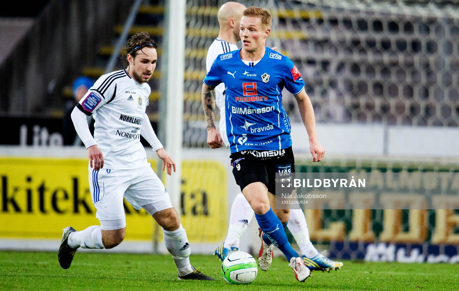Sundsvalls Kevin Walker och Halmstads Gudjon Baldvinsson