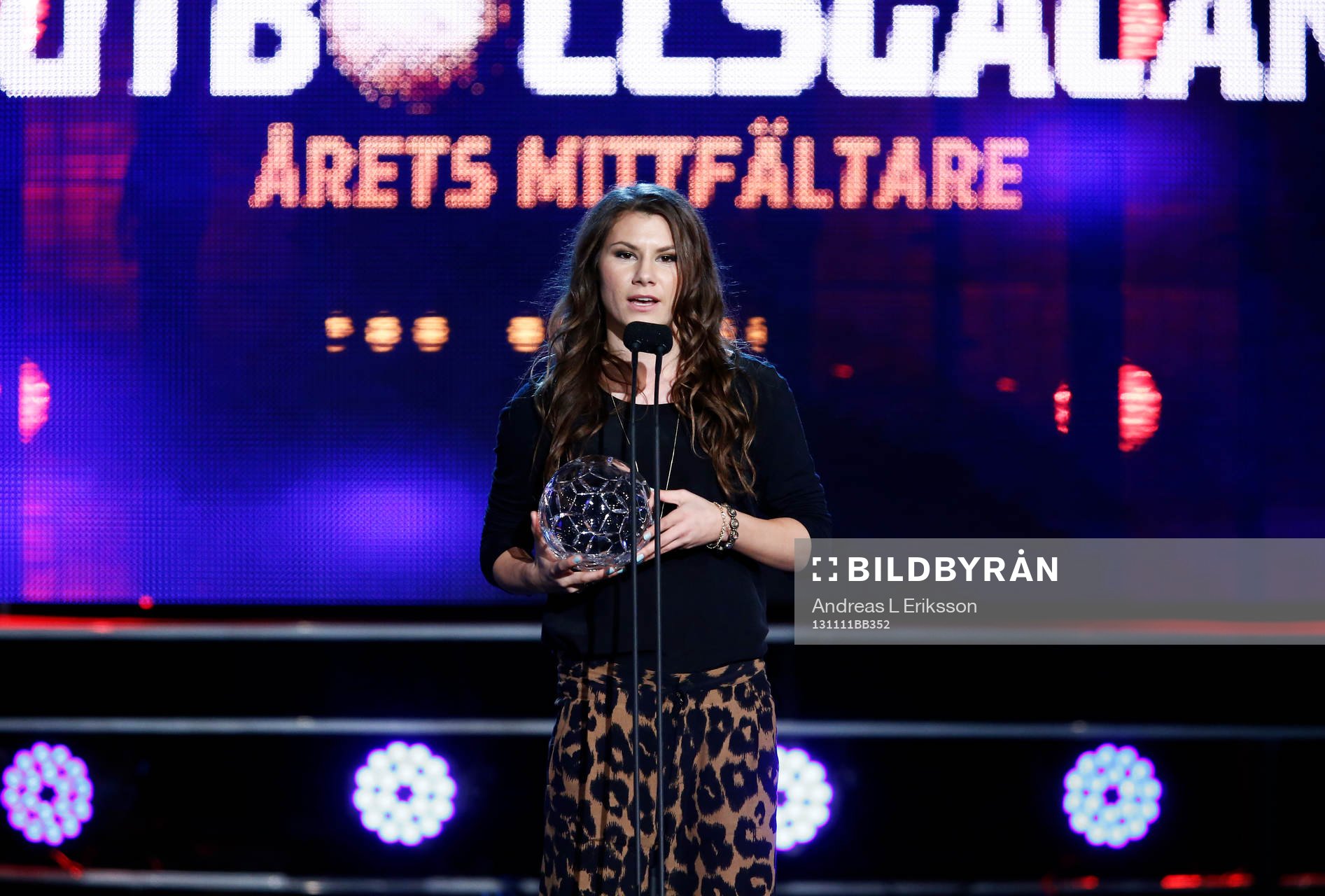 Ramona Bachmann får pris som Årets Mittfältare