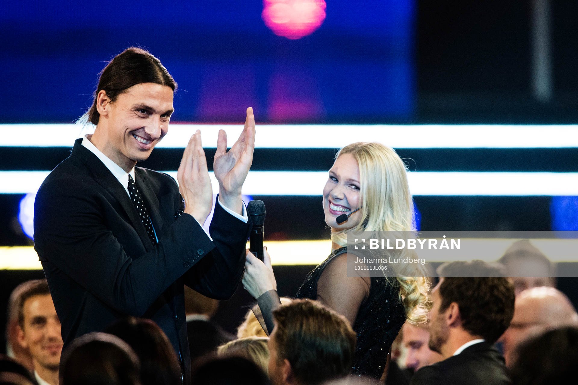 Zlatan Ibrahimovic applåderar P17 landslaget