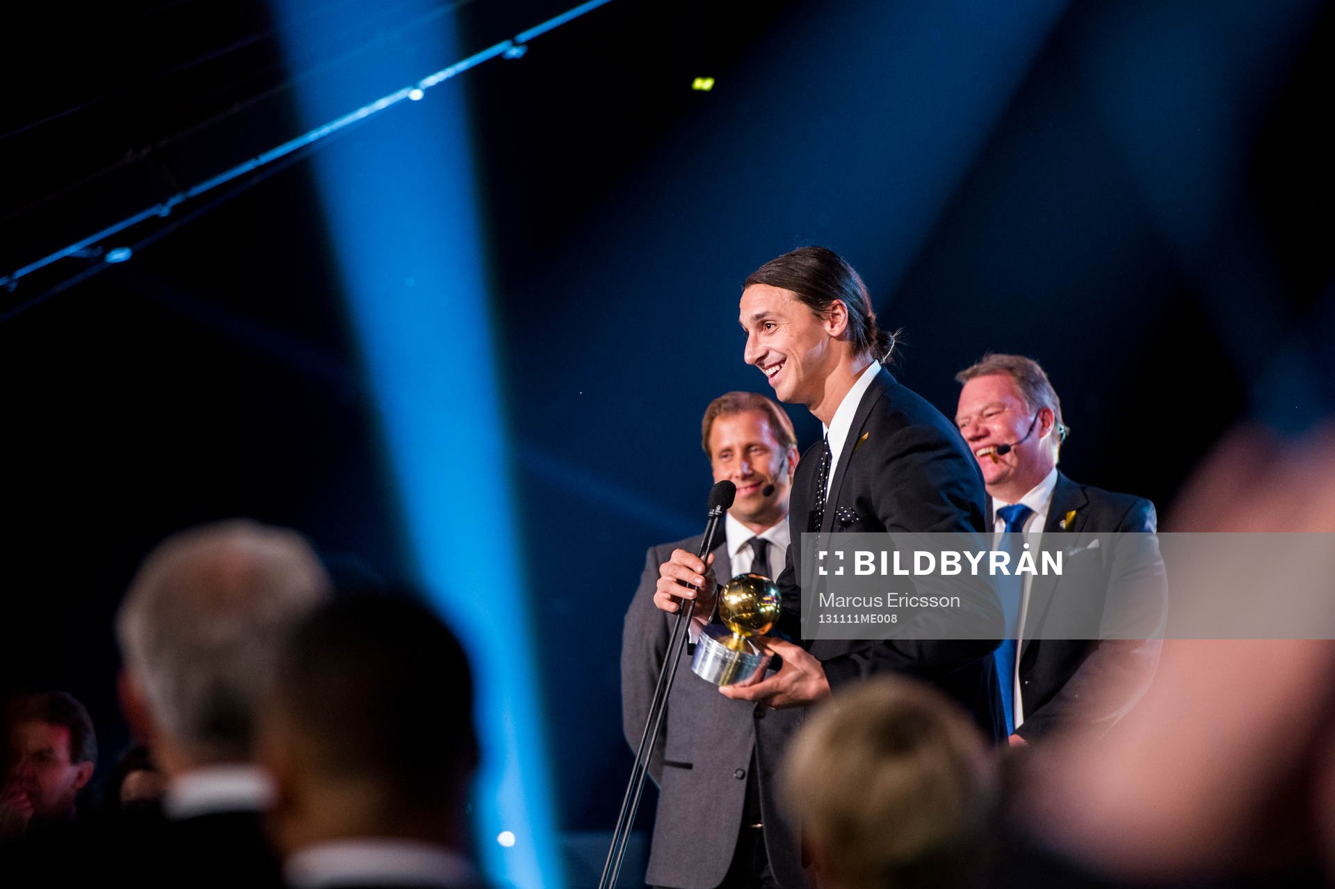 Zlatan Ibrahimovic tar emot guldbollen