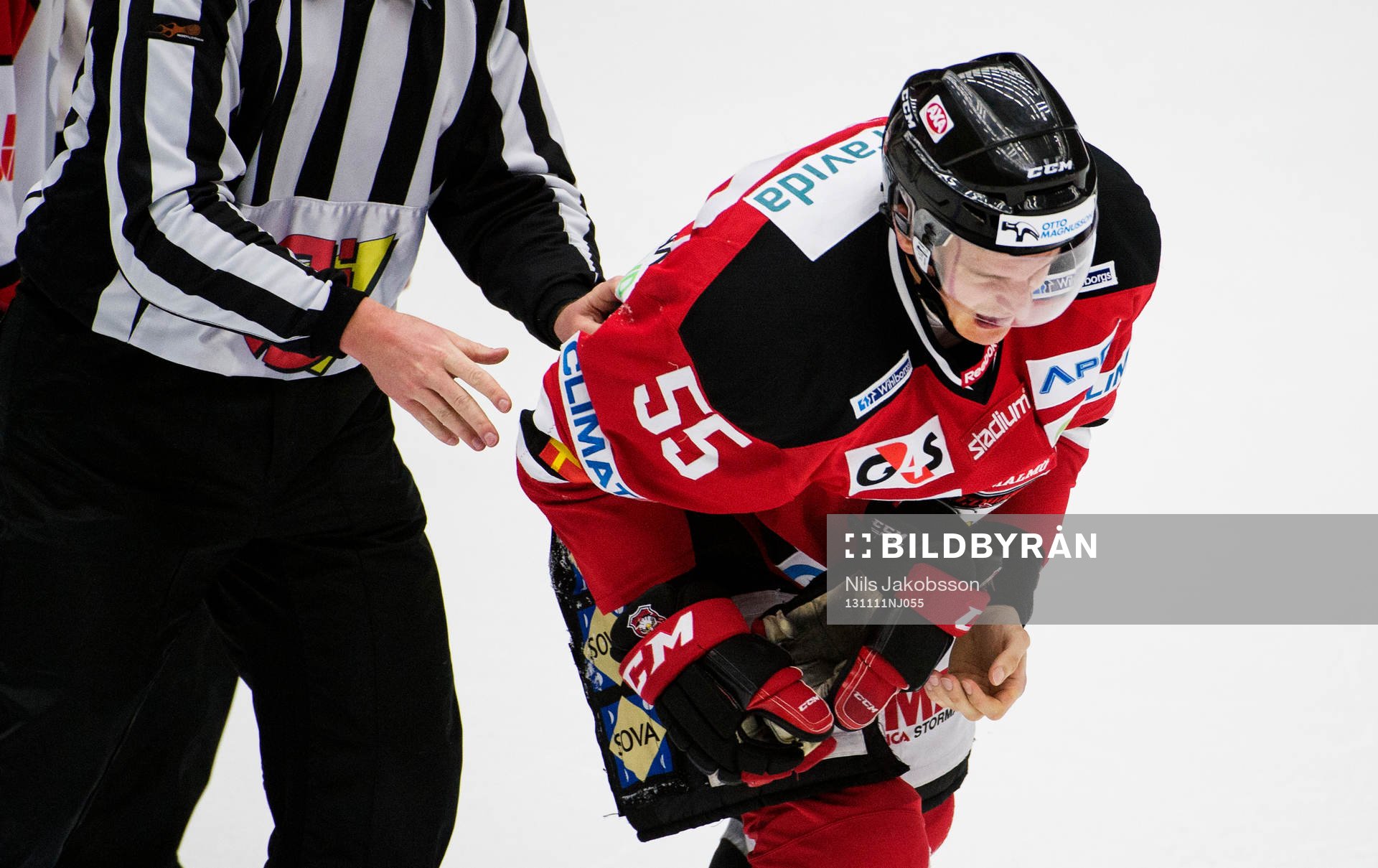 Malmö Redhawks Teemu Kesä med en förmodad bruten handled