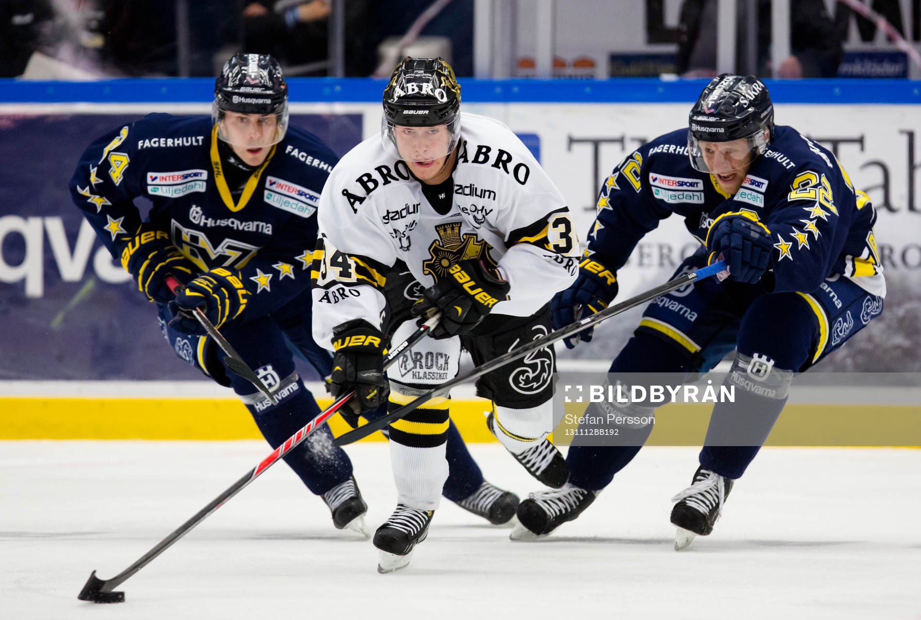 s Eric Christensen (v) och David Petrasek (h) jagar AIK:s