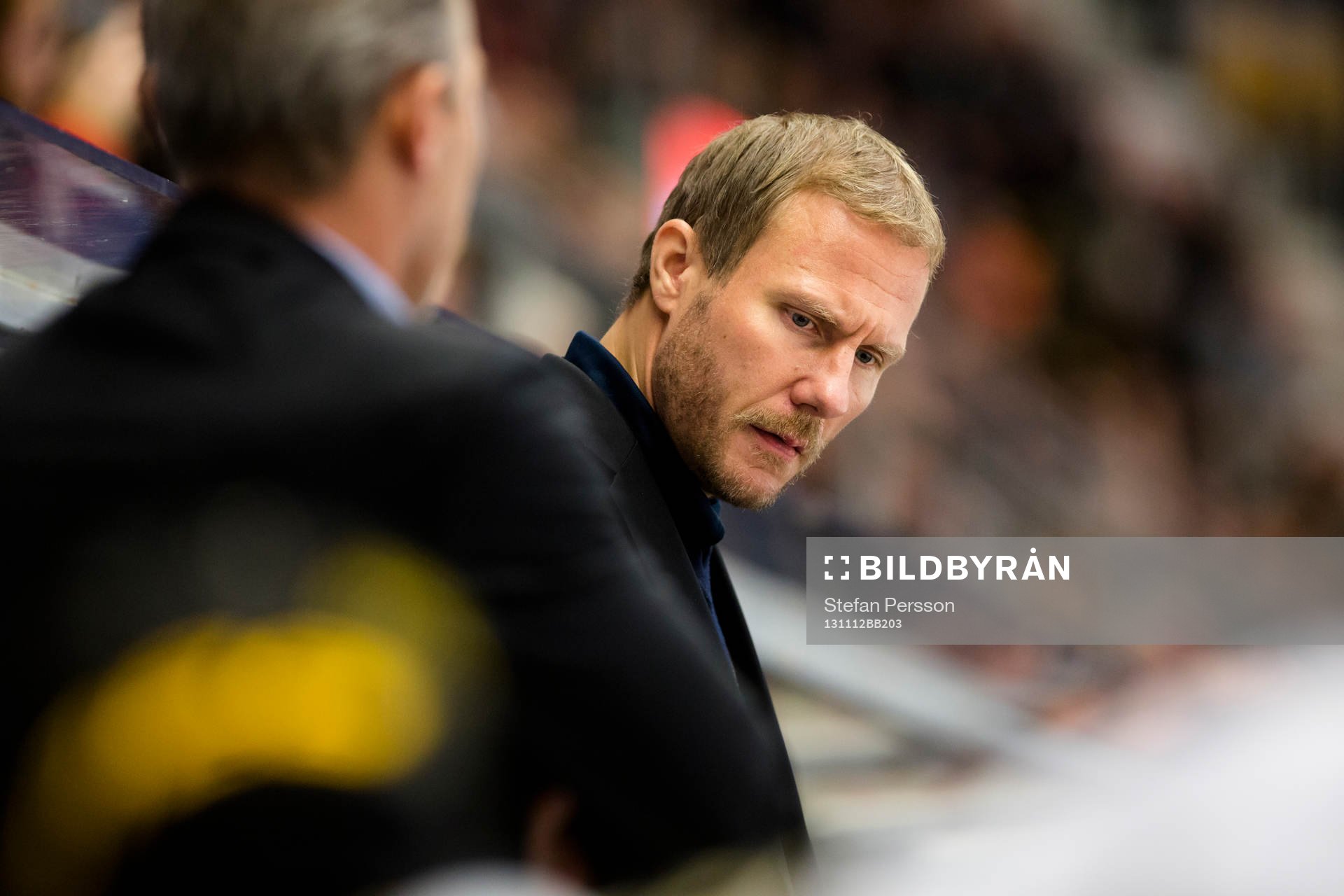 s tränare Rikard Franzén ser deppig ut