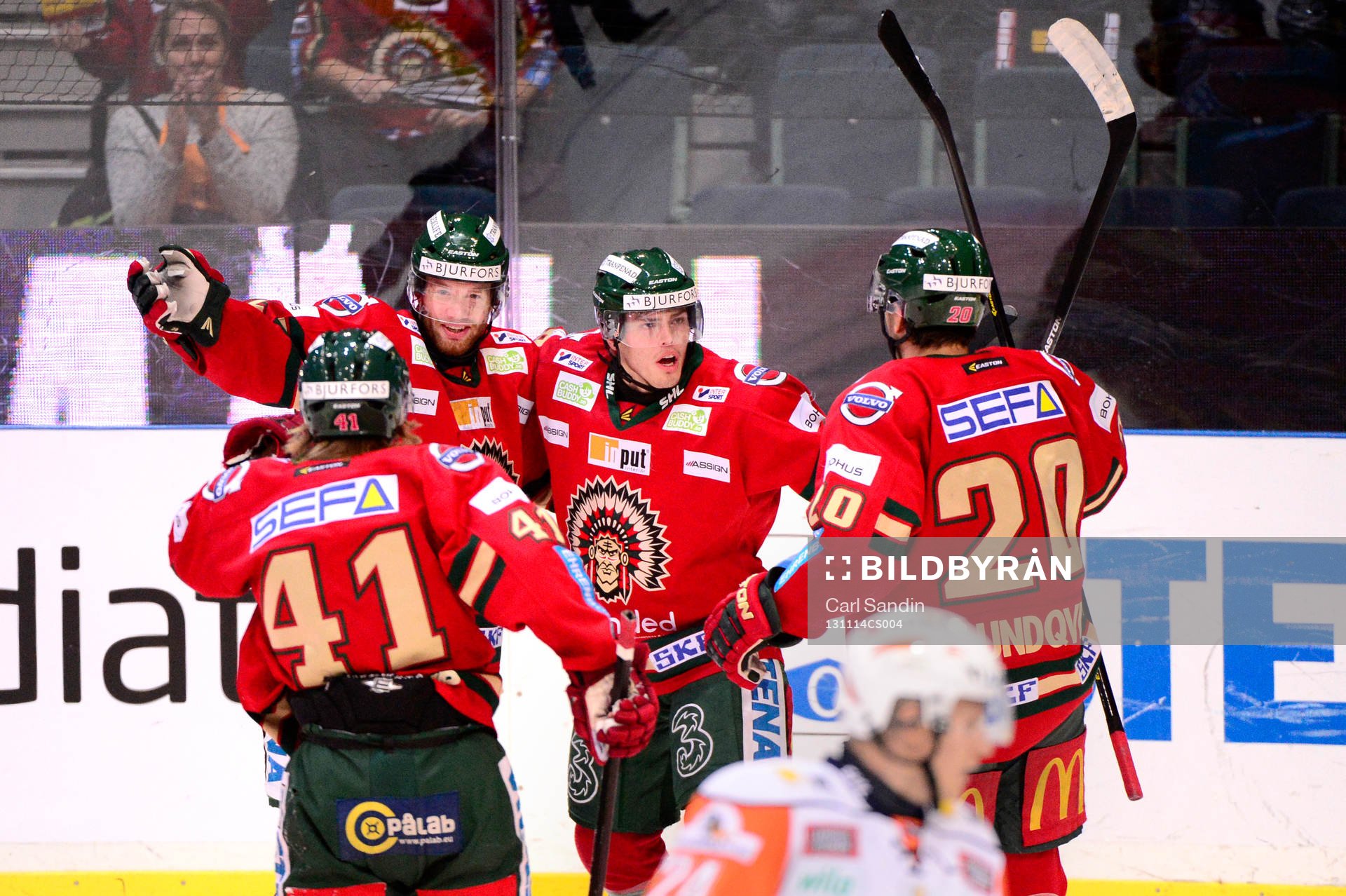 Frölundas Andreas Johnson firar att han gjort 1-0 med