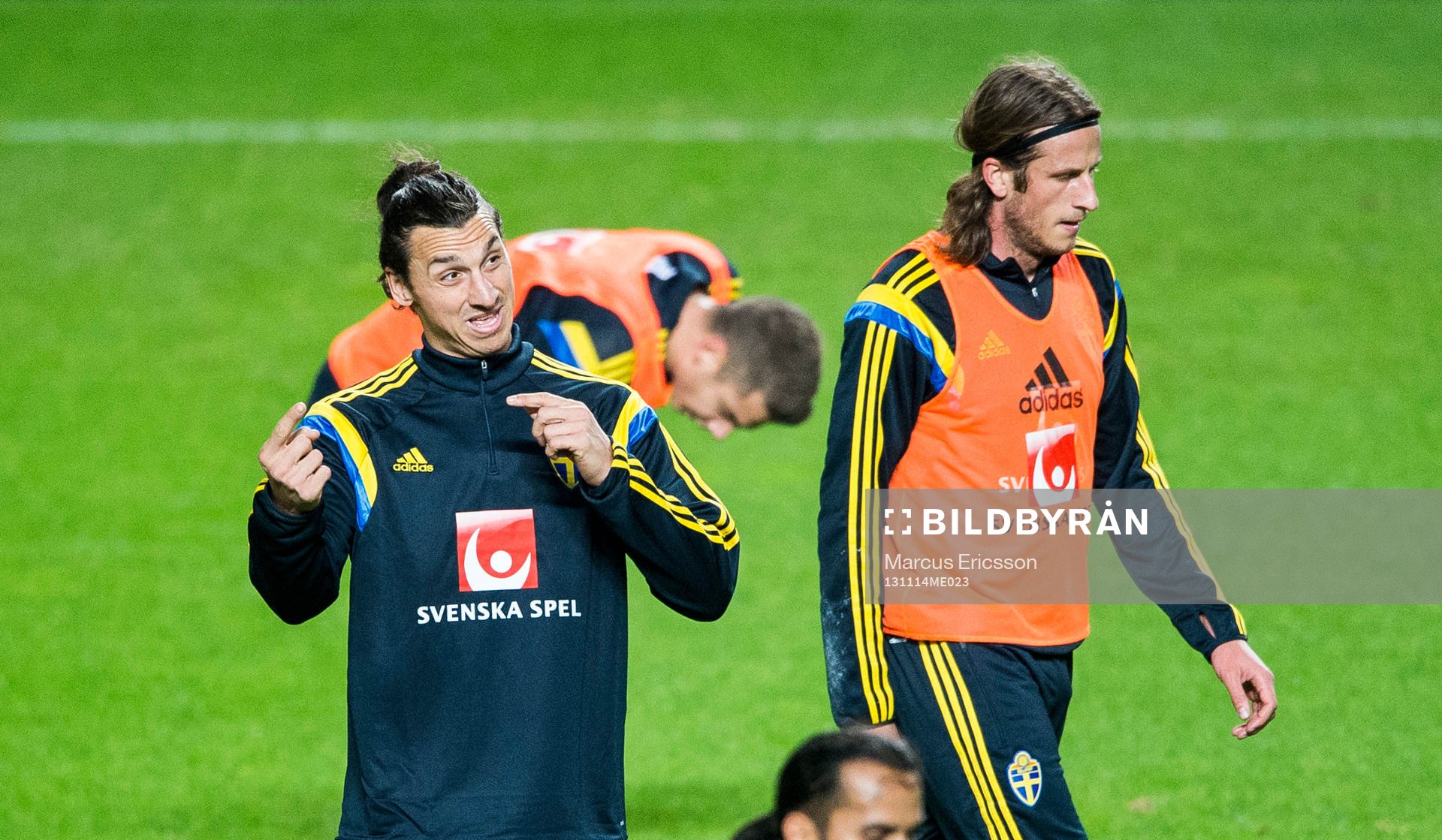 Zlatan Ibrahimovic gestikulerar