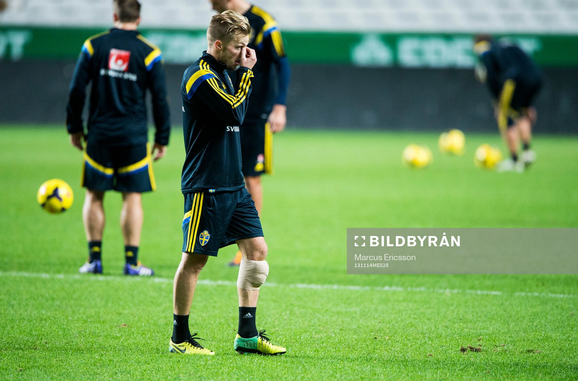 Sebastian Larsson med lindat ben