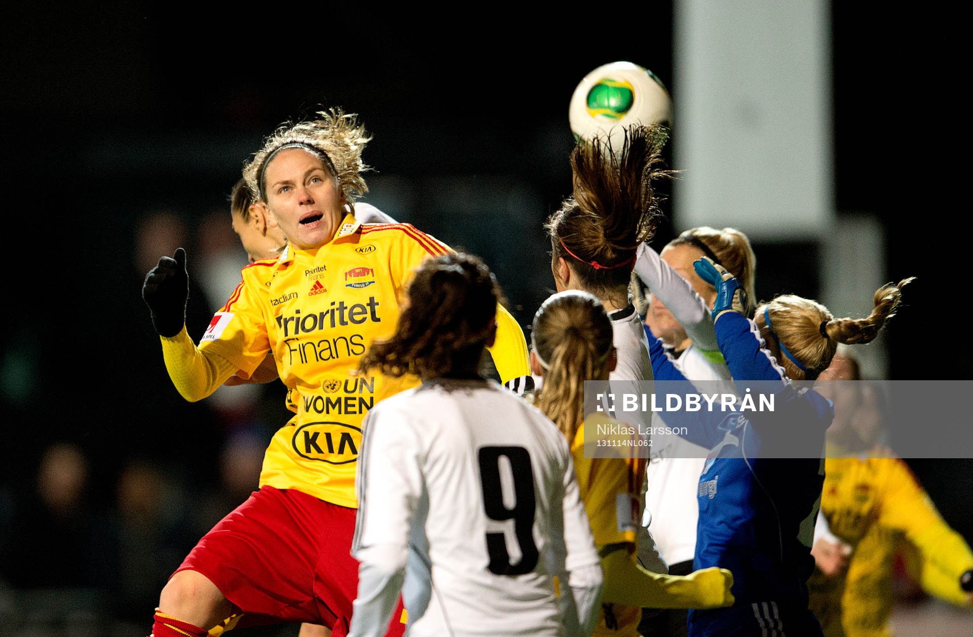 Lisa Dahlqvist, Tyresö kämpar om bollen