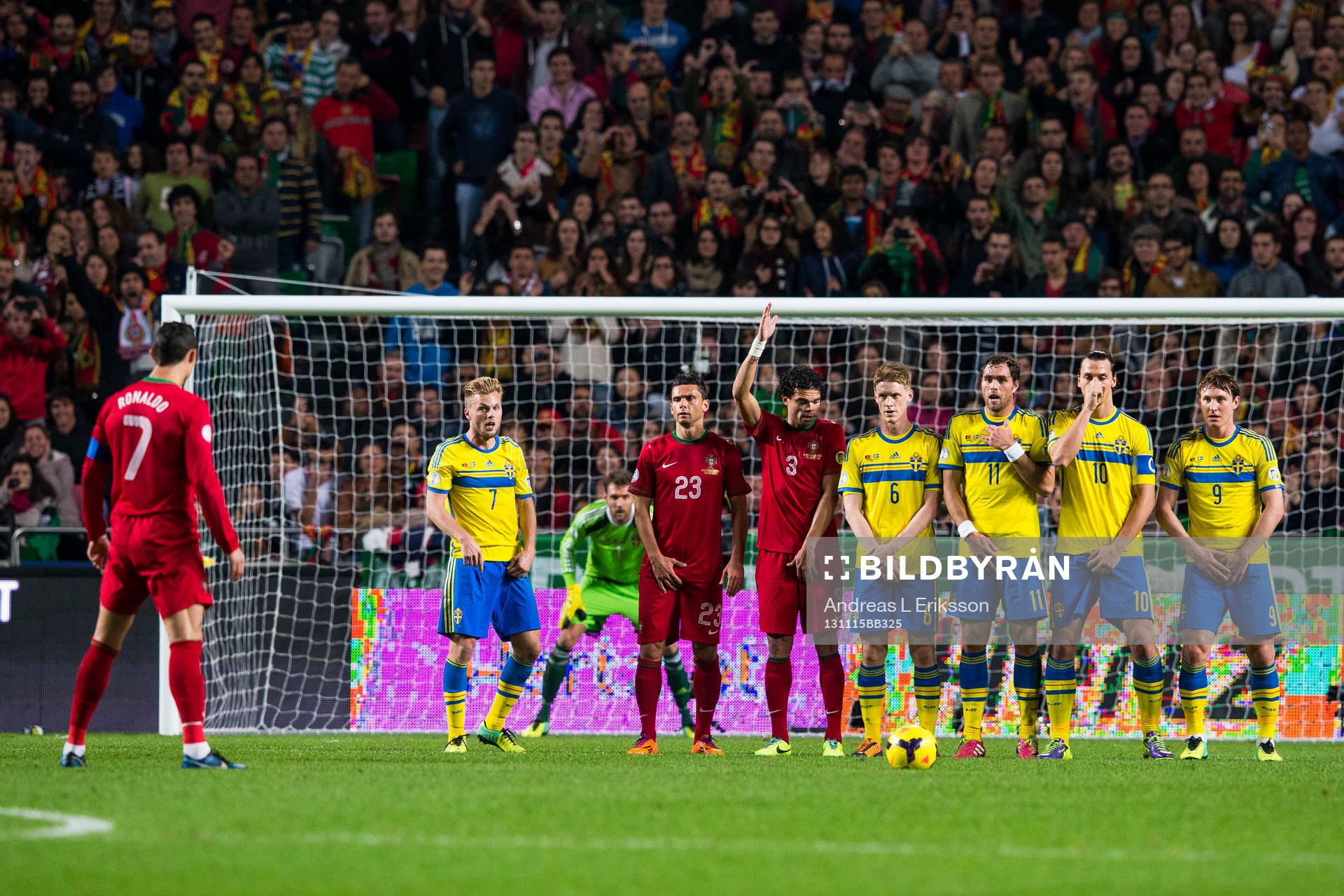 Portugals Cristiano Ronaldo med en frispark