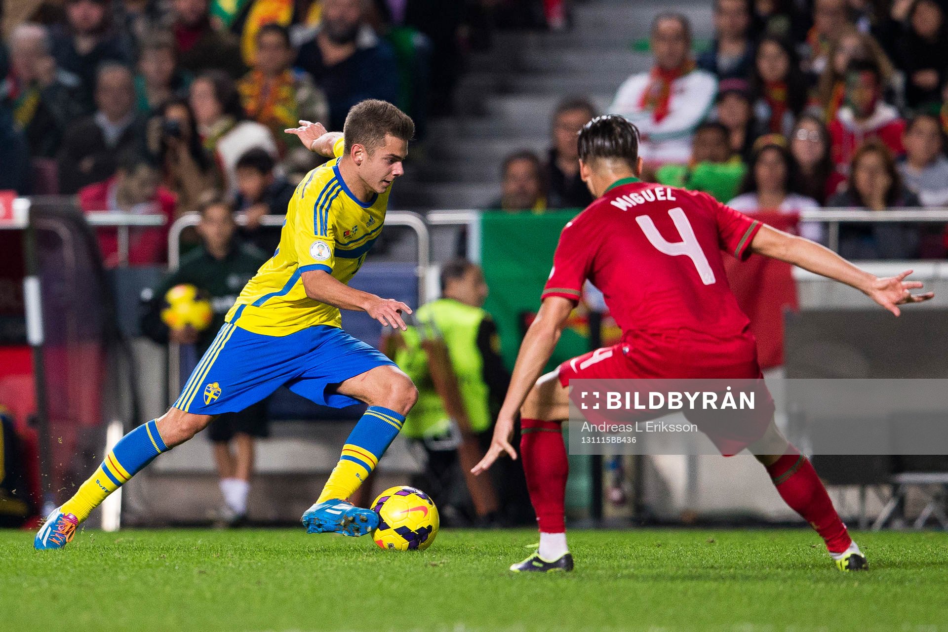 Sveriges Alexander Kacaniklic och Portugals Miguel Veloso
