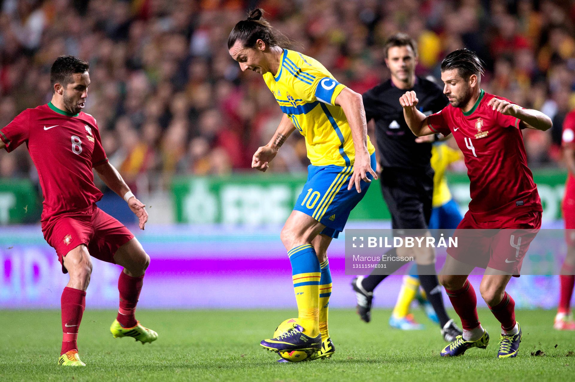Sveriges Zlatan Ibrahimovic utmanar Portugals Joâo