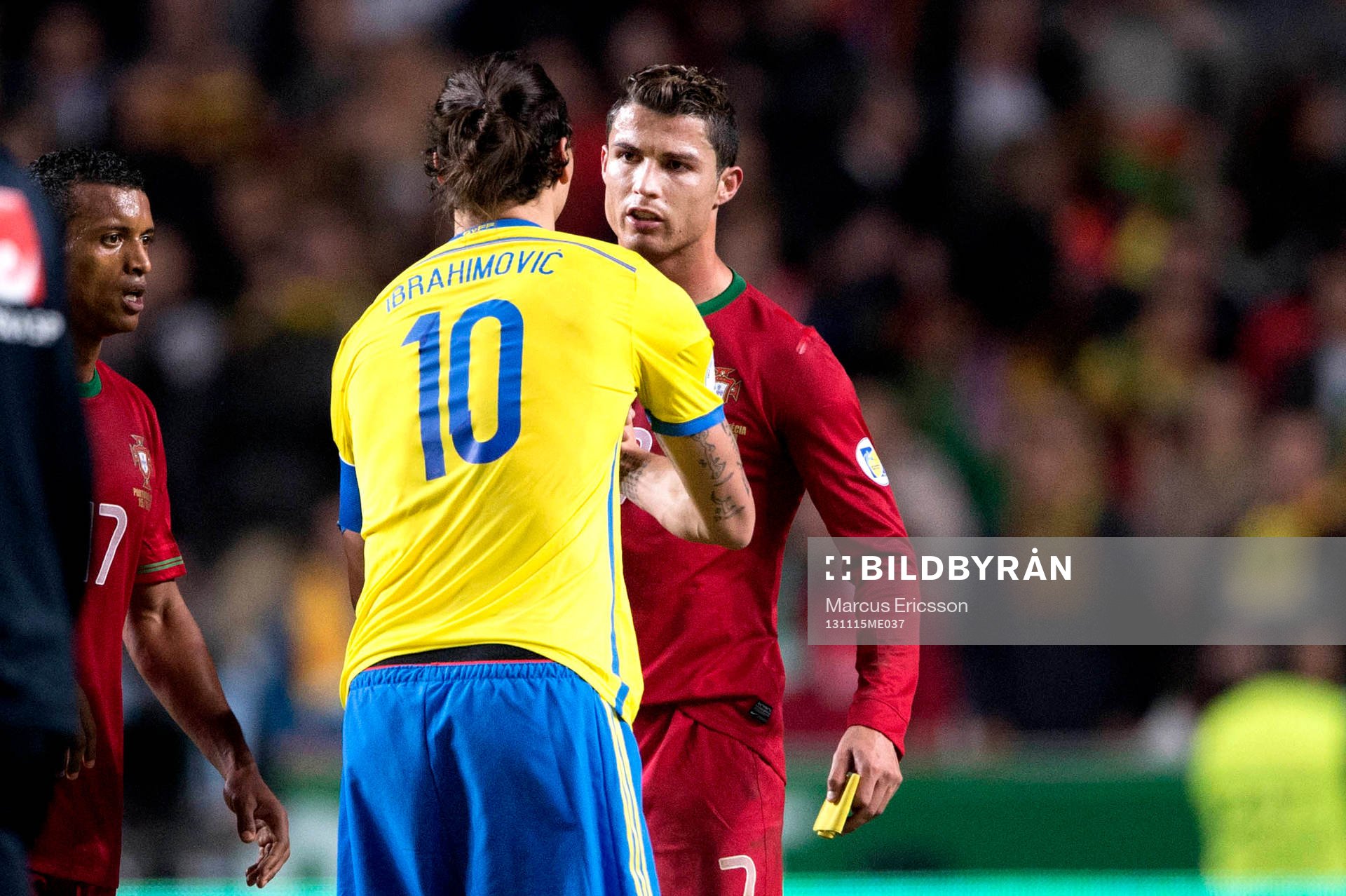 Sveriges Zlatan Ibrahimovic tackar Portugals Cristiano