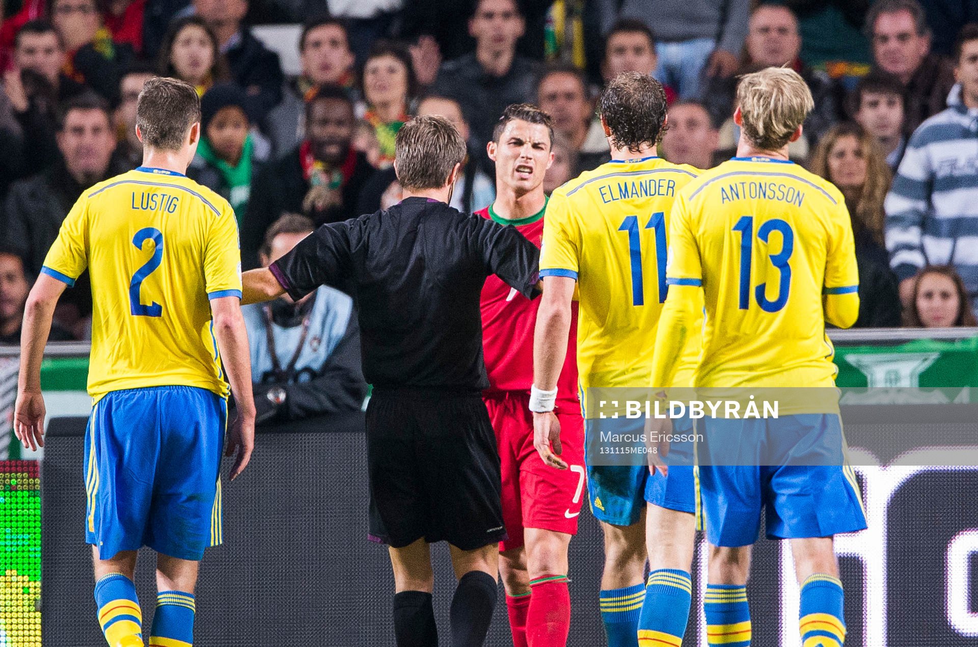 Sveriges Johan Elmander springer fram till Portugals