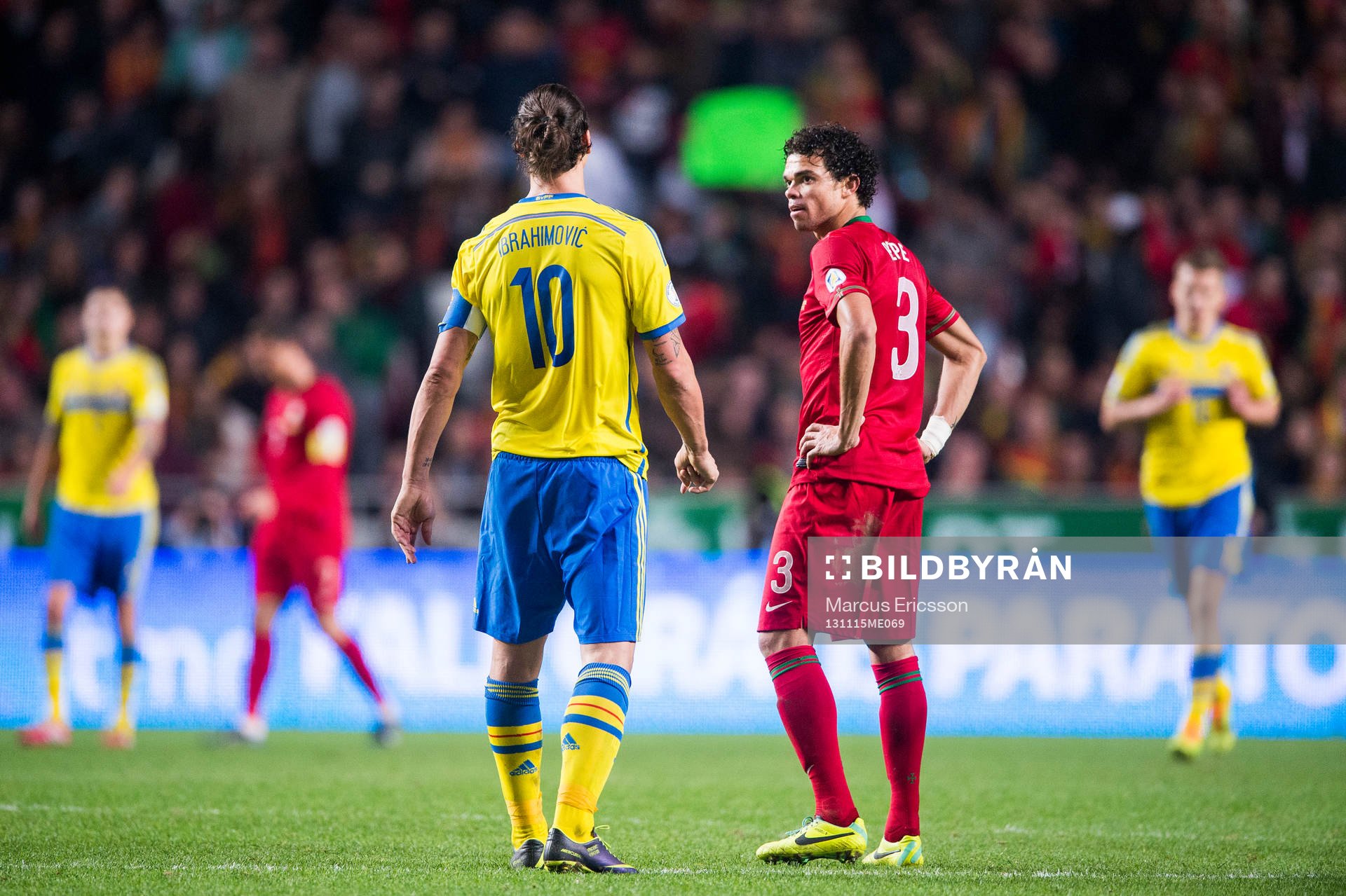Sveriges Zlatan Ibrahimovic och Portugals Pepe