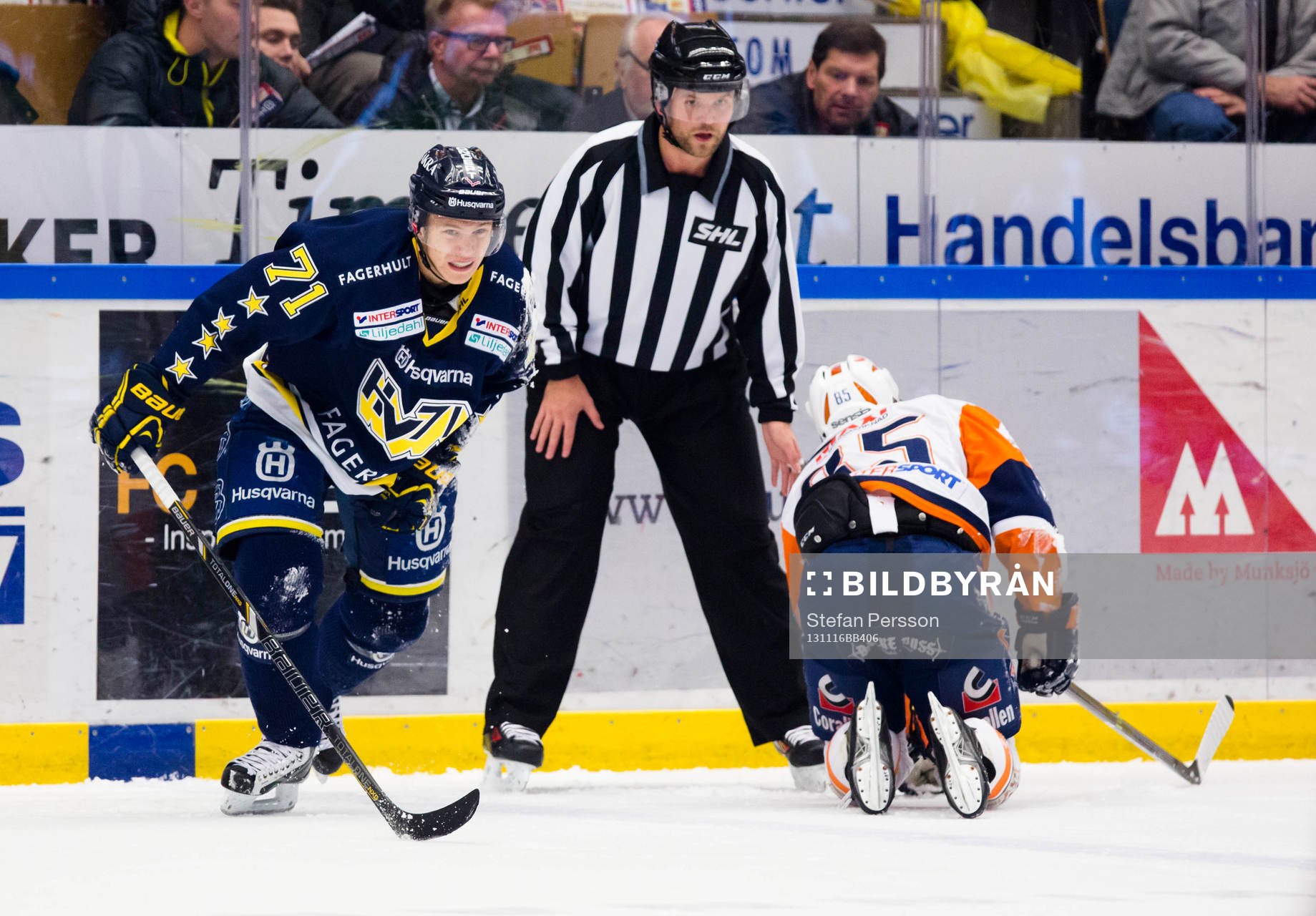 s William Karlsson  och Växjös Liam Reddox  har ont