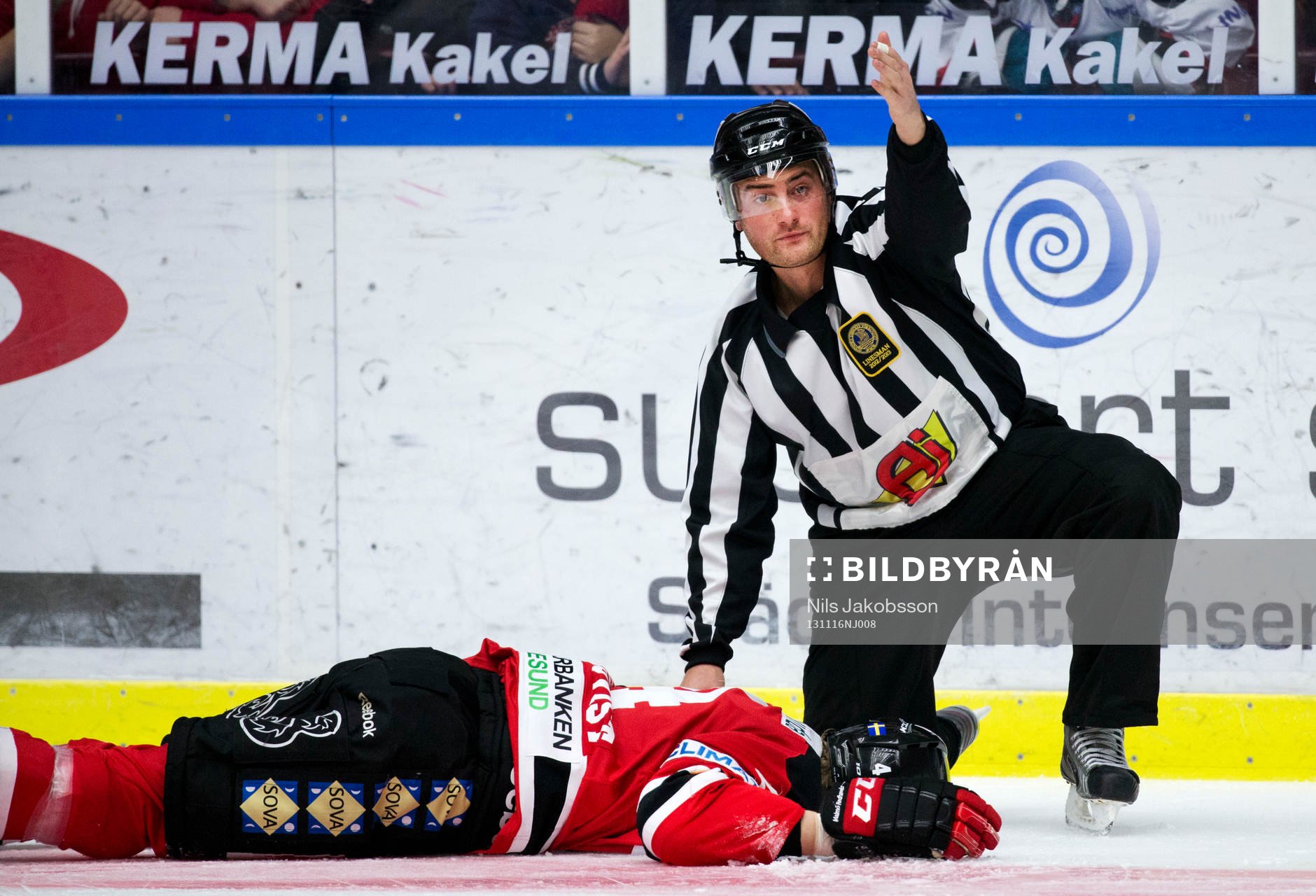 Malmö Redhawks Anton Blomkvist skadar sig