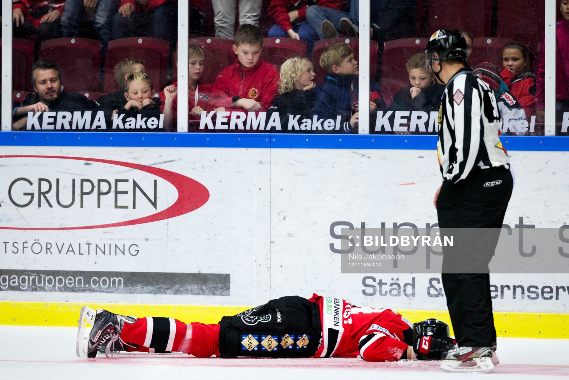 Malmö Redhawks Anton Blomkvist skadar sig