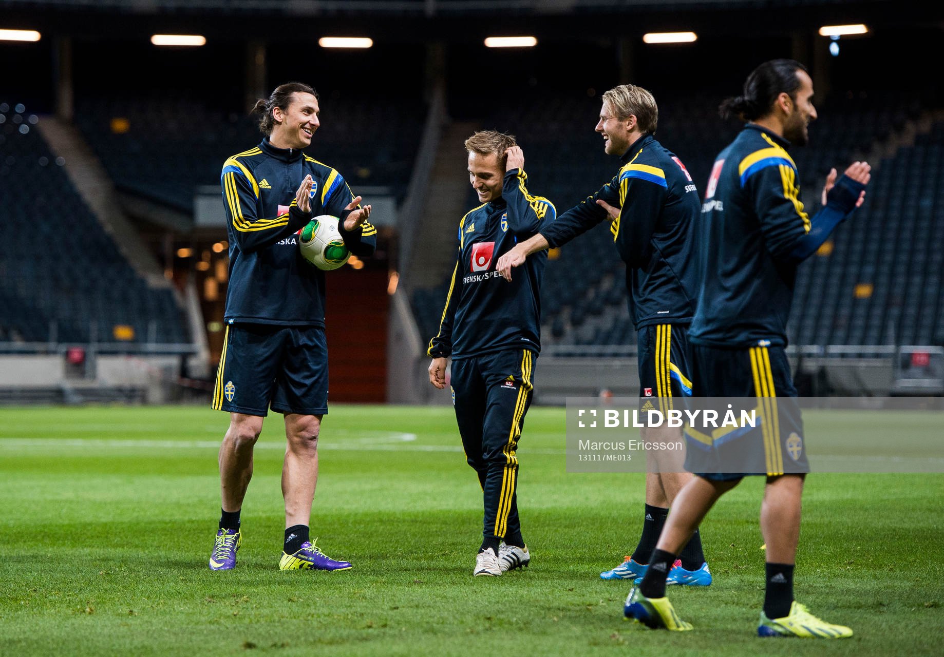 Zlatan Ibrahimovic apploderar Ola Toivonen