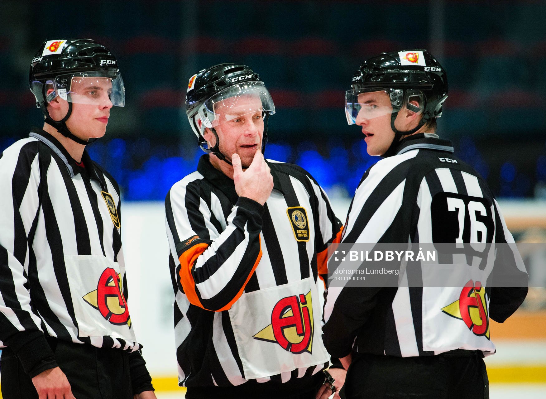 Domare Niclas Johansson (m) Tobias Nordlander, och Johan
