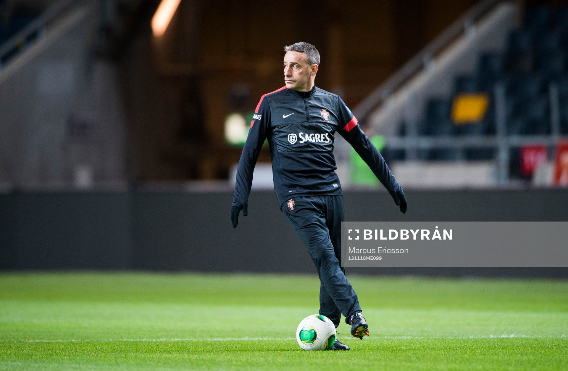 Förbundskapten Paulo Bento under Portugals träning den 18 november 2013 i Stockholm.