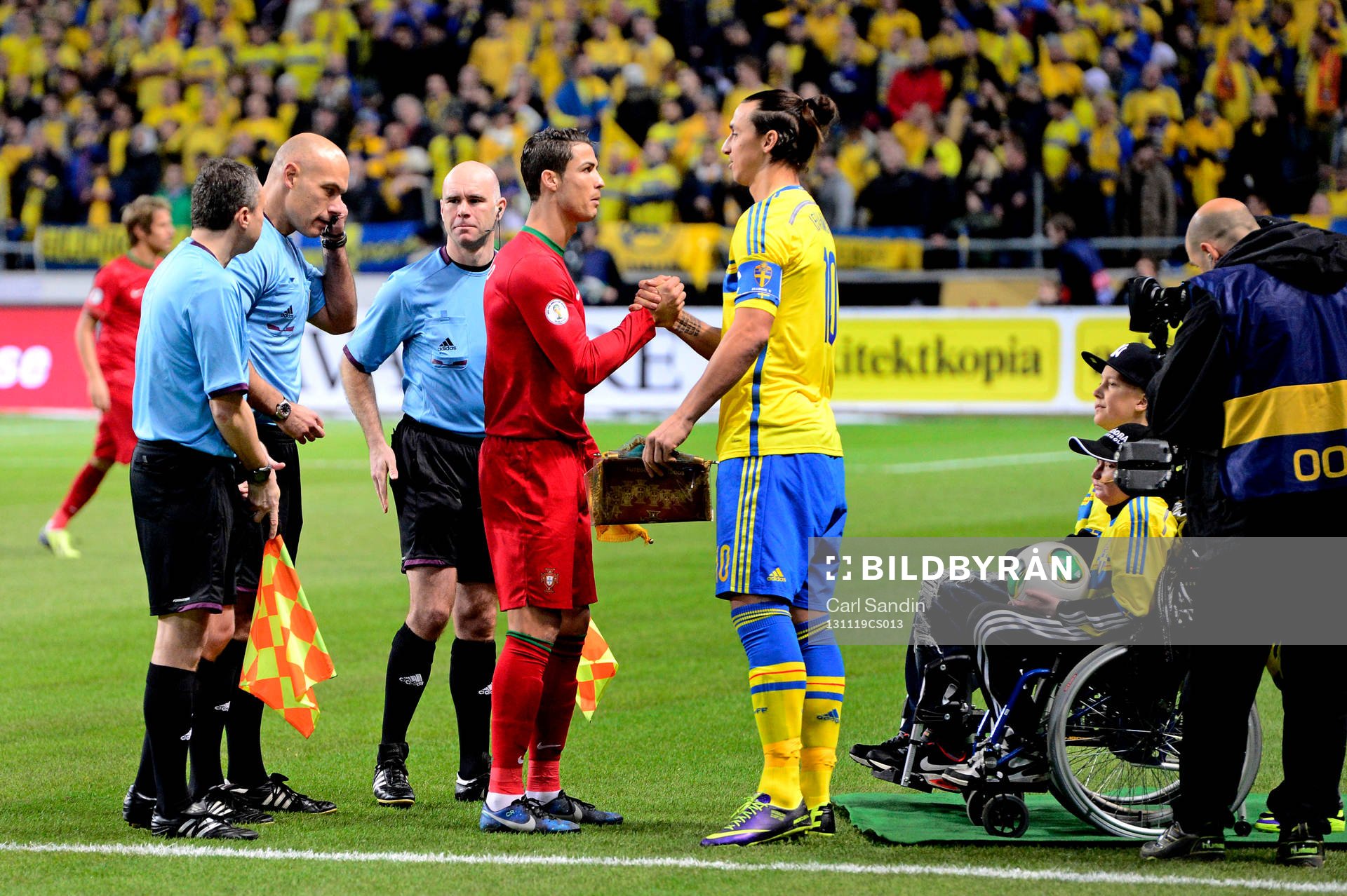 Sveriges Zlatan Ibrahimovic tar Portugals Cristiano Ronaldo