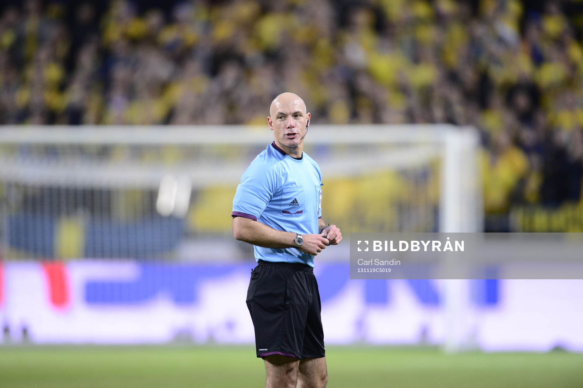 Domare Howard Webb under playoff-matchen i VM-kvalet mellan Sverige och Portugal den 19 november 2013 i Stockholm.