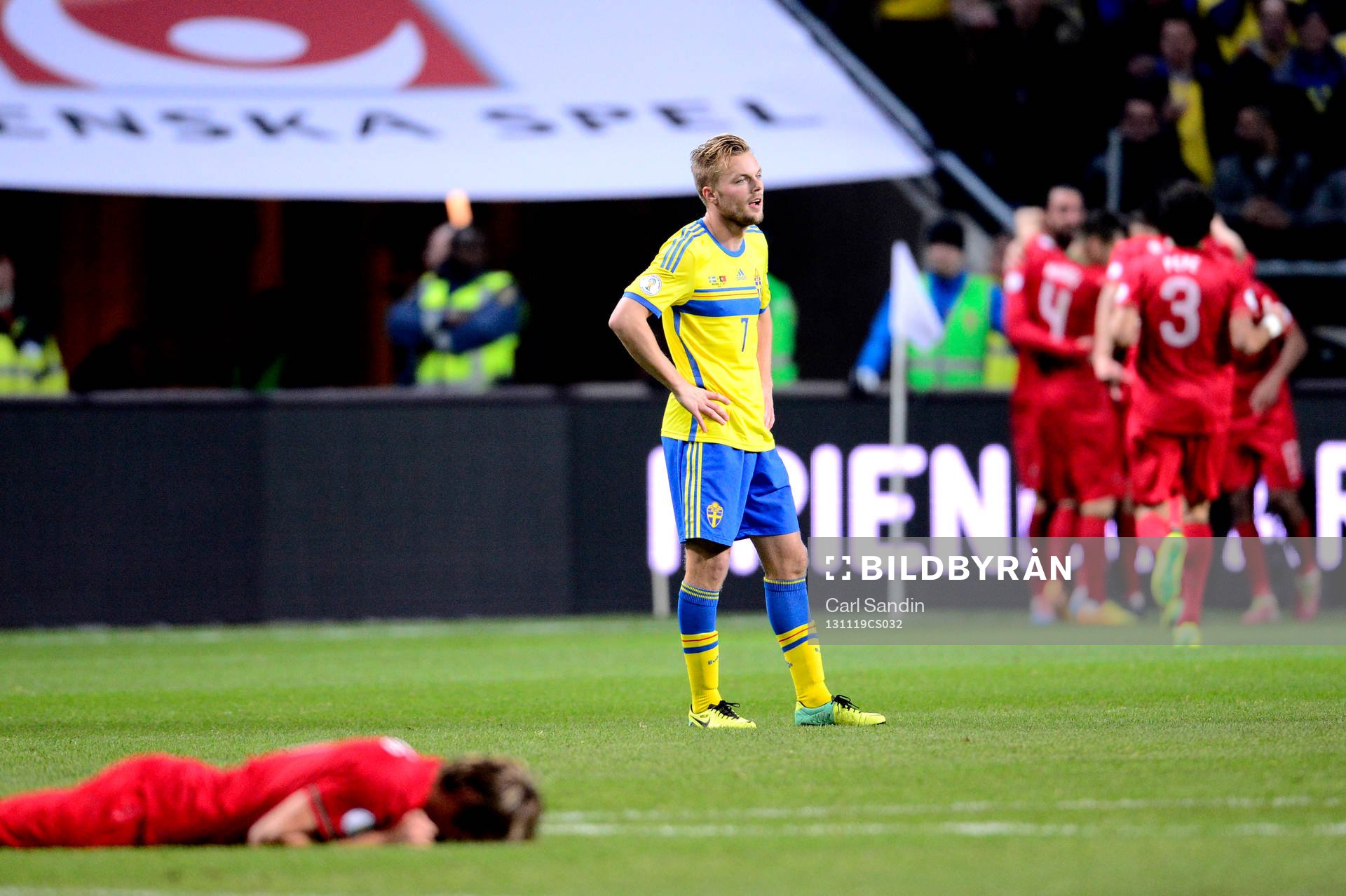 Sveriges Sebastian Larsson deppar