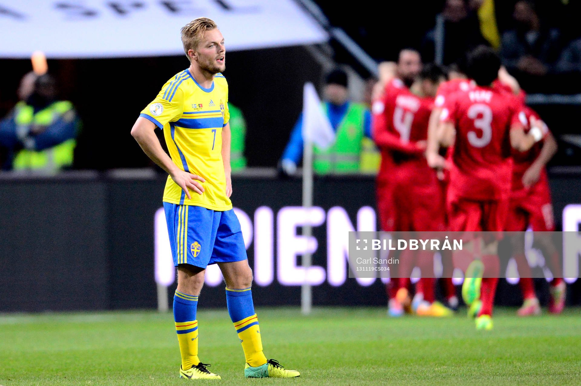 Sveriges Sebastian Larsson deppar