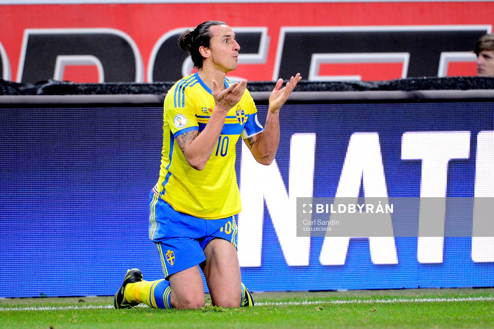Sveriges Zlatan Ibrahimovic gestikulerar