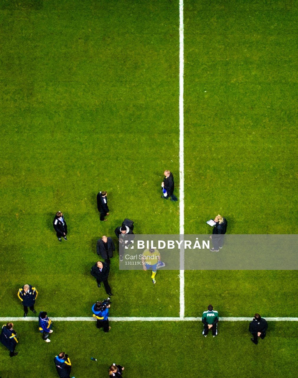 Sveriges Zlatan Ibrahimovic lämnar planen