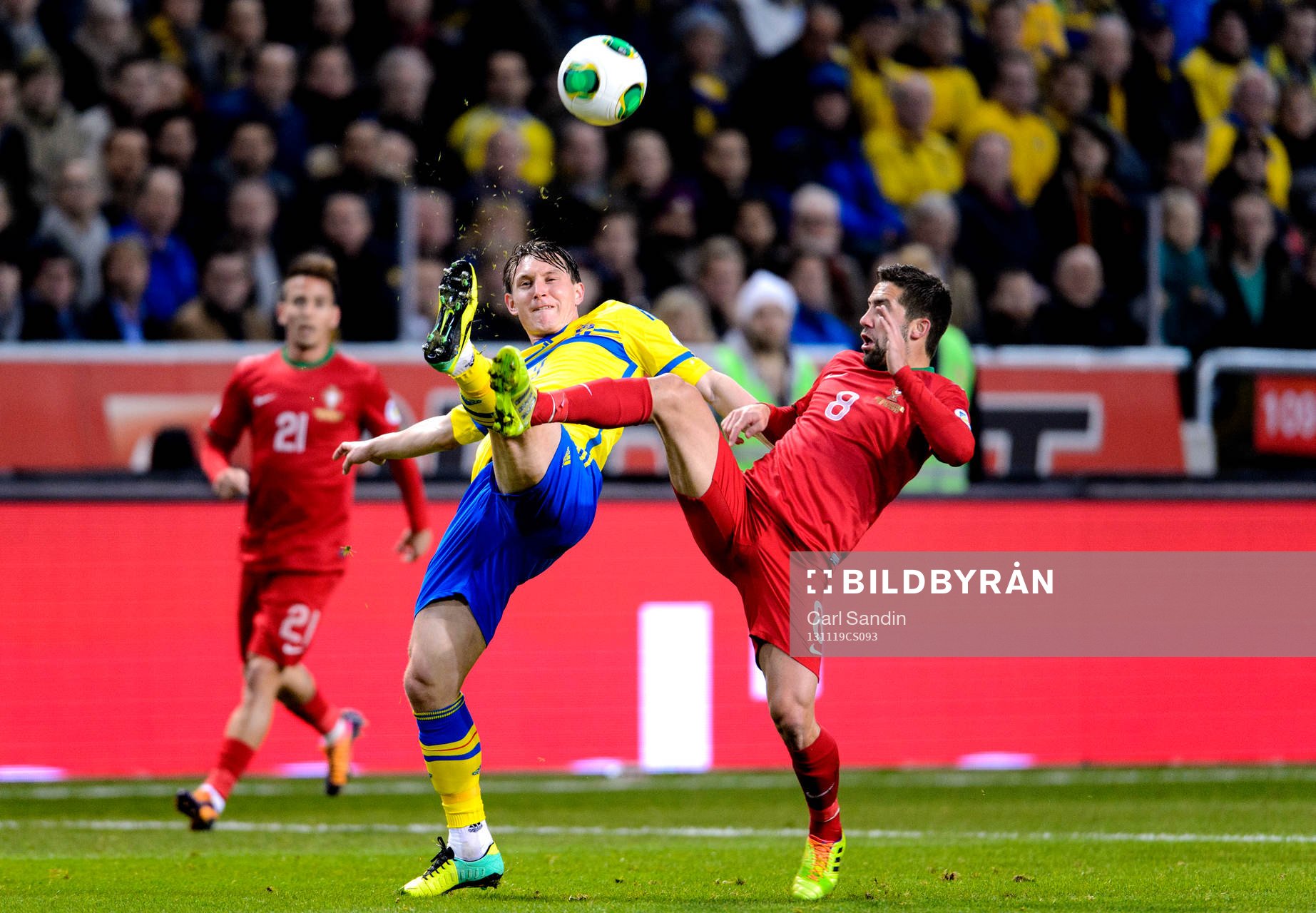 Sveriges Kim Källström och Portugals Joâo Moutinho