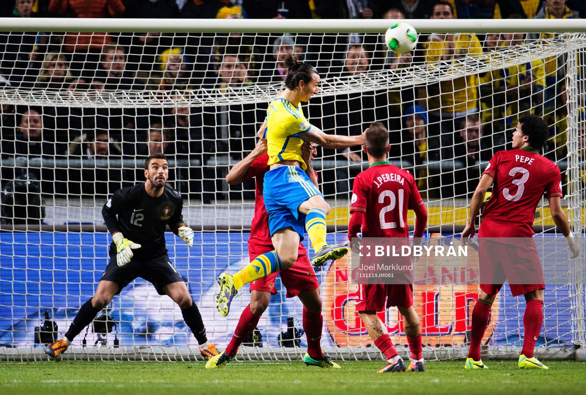 Sveriges Zlatan Ibrahimovic nickar in 1-1