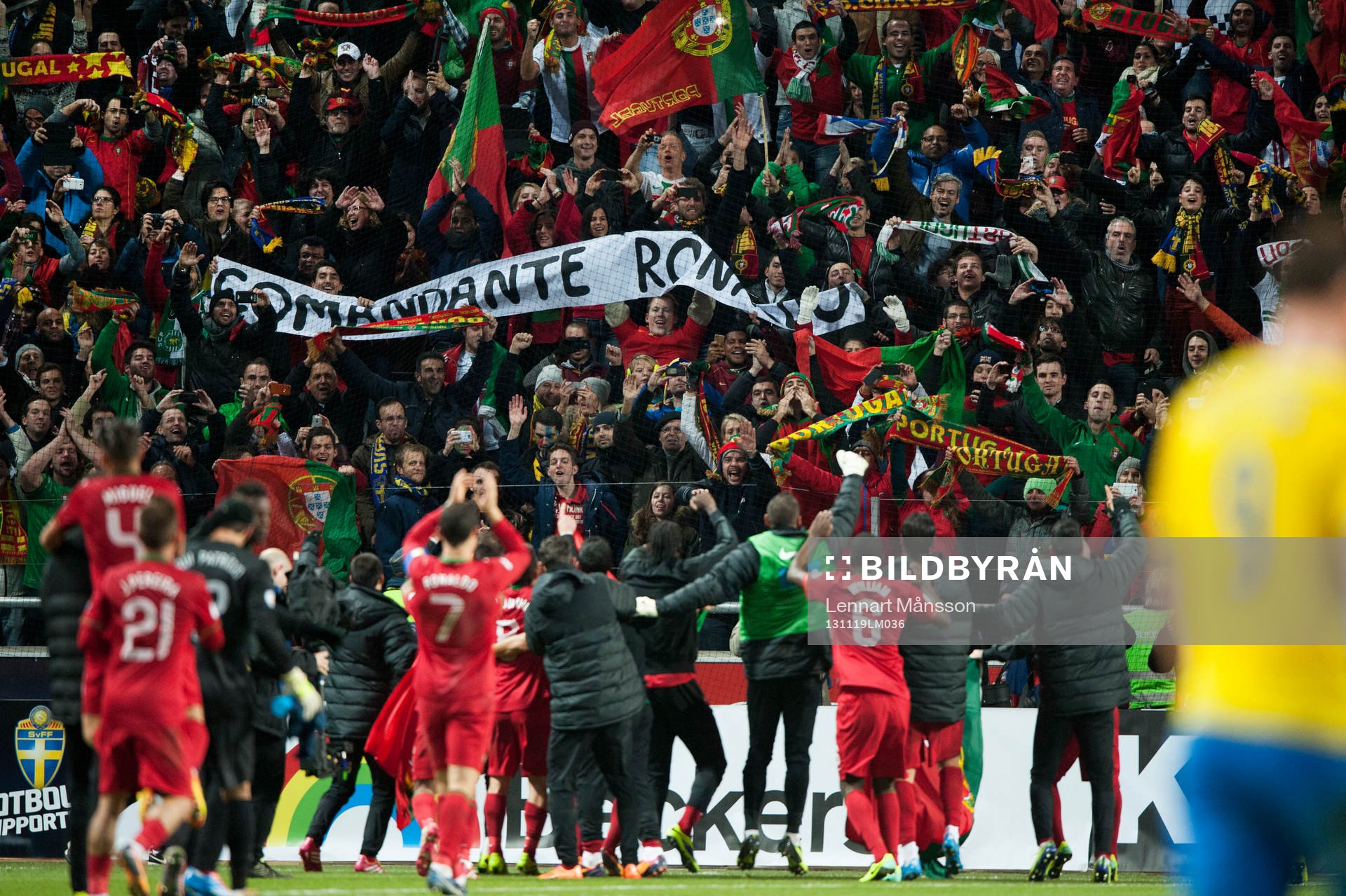 Slutsignal och Portugal jublar och tackar sina supporters