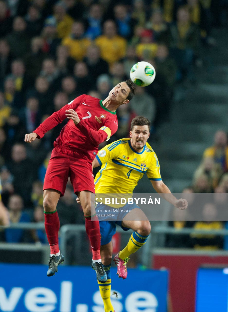 Portugals Cristiano Ronaldo och Sveriges Per Nilsson