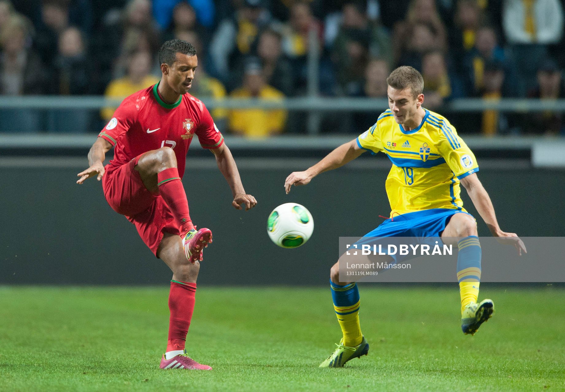 Sveriges Alexander Kacaniklic och Portugals Nani i