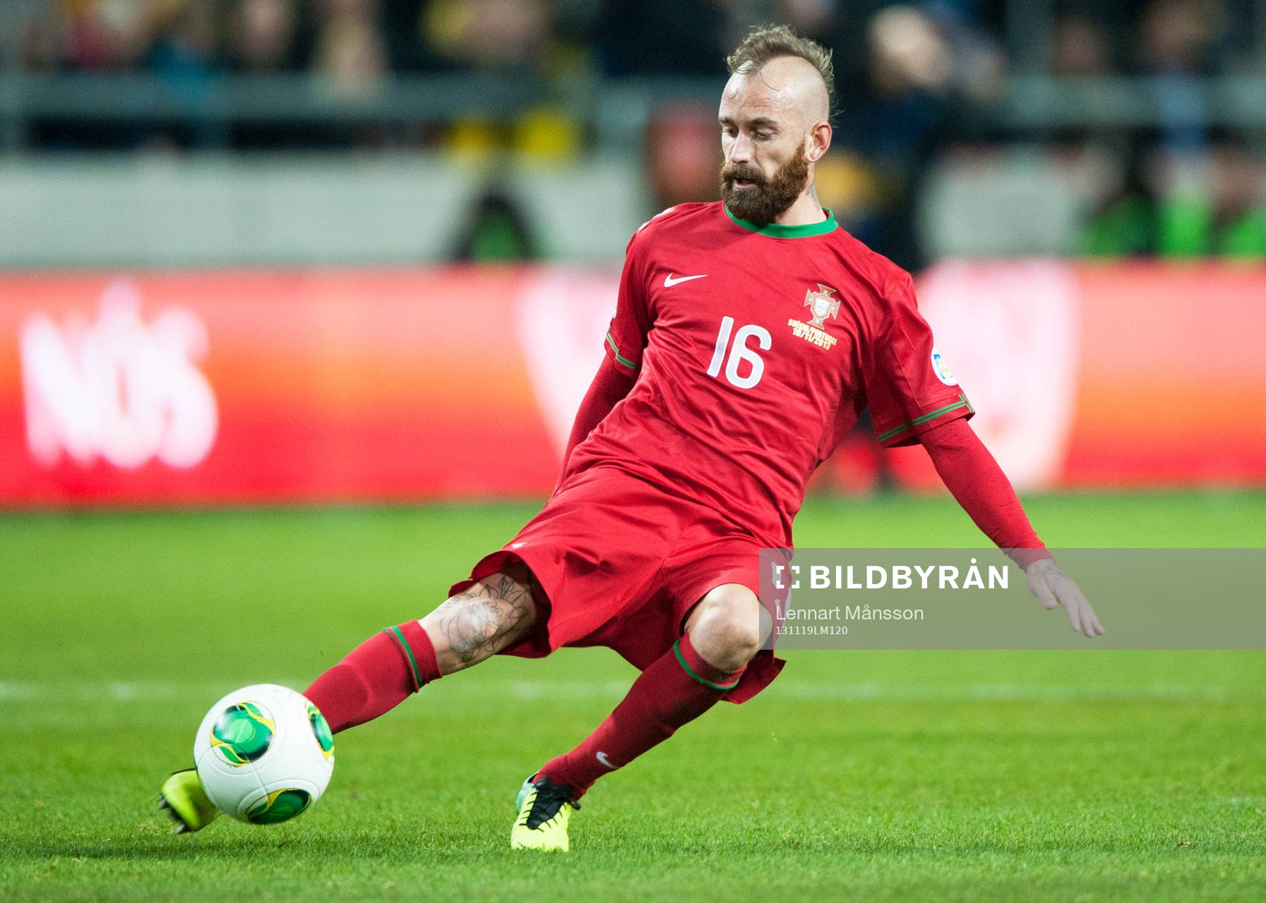 Portugals Raul Meireles i VM-kvalet mellan Sverige och